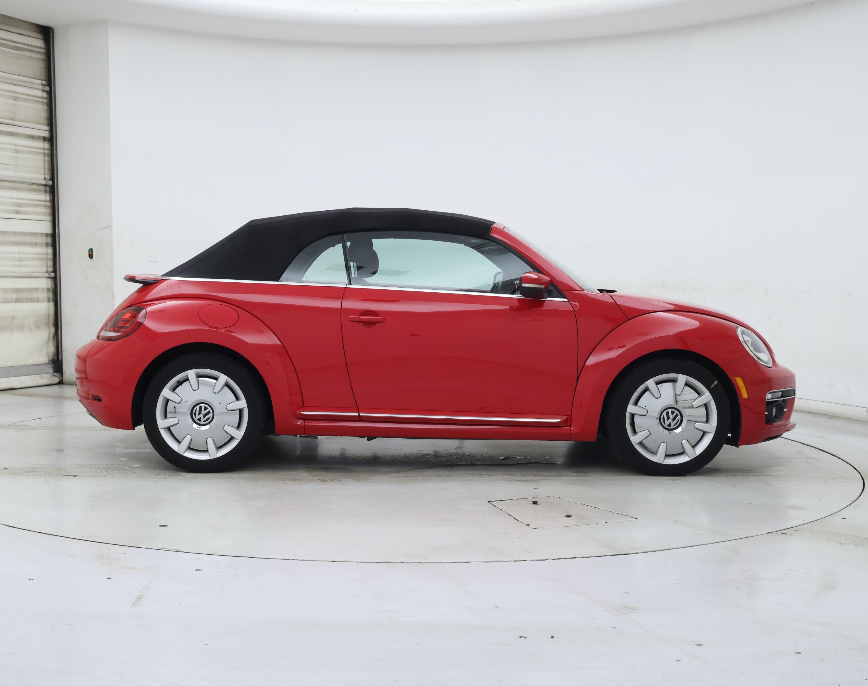 Thumbnail: 2019 Volkswagen Beetle - 7