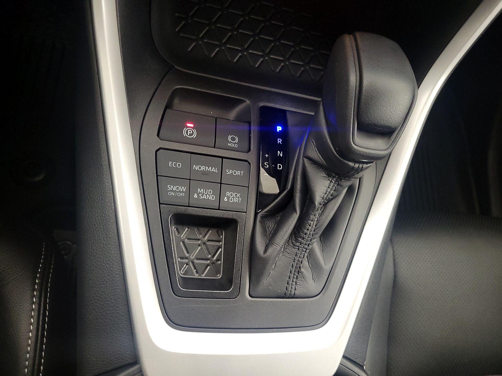 Thumbnail: 2023 Toyota RAV4 - 17