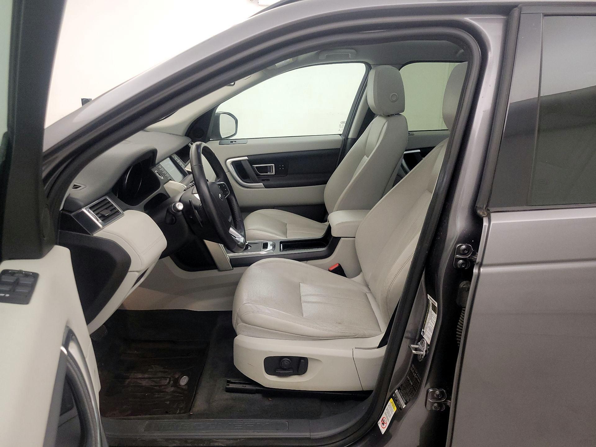 Thumbnail: 2017 Land Rover Discovery Sport - 11