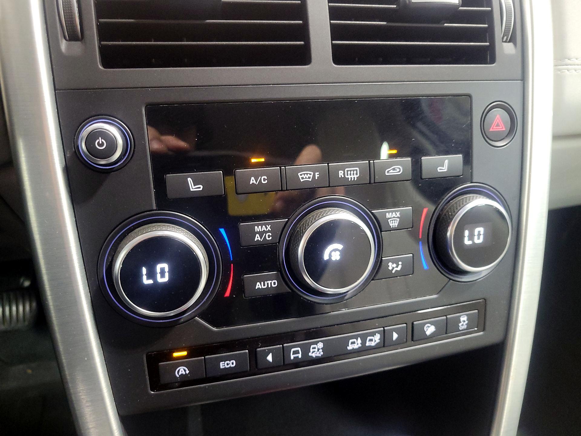 Thumbnail: 2017 Land Rover Discovery Sport - 16