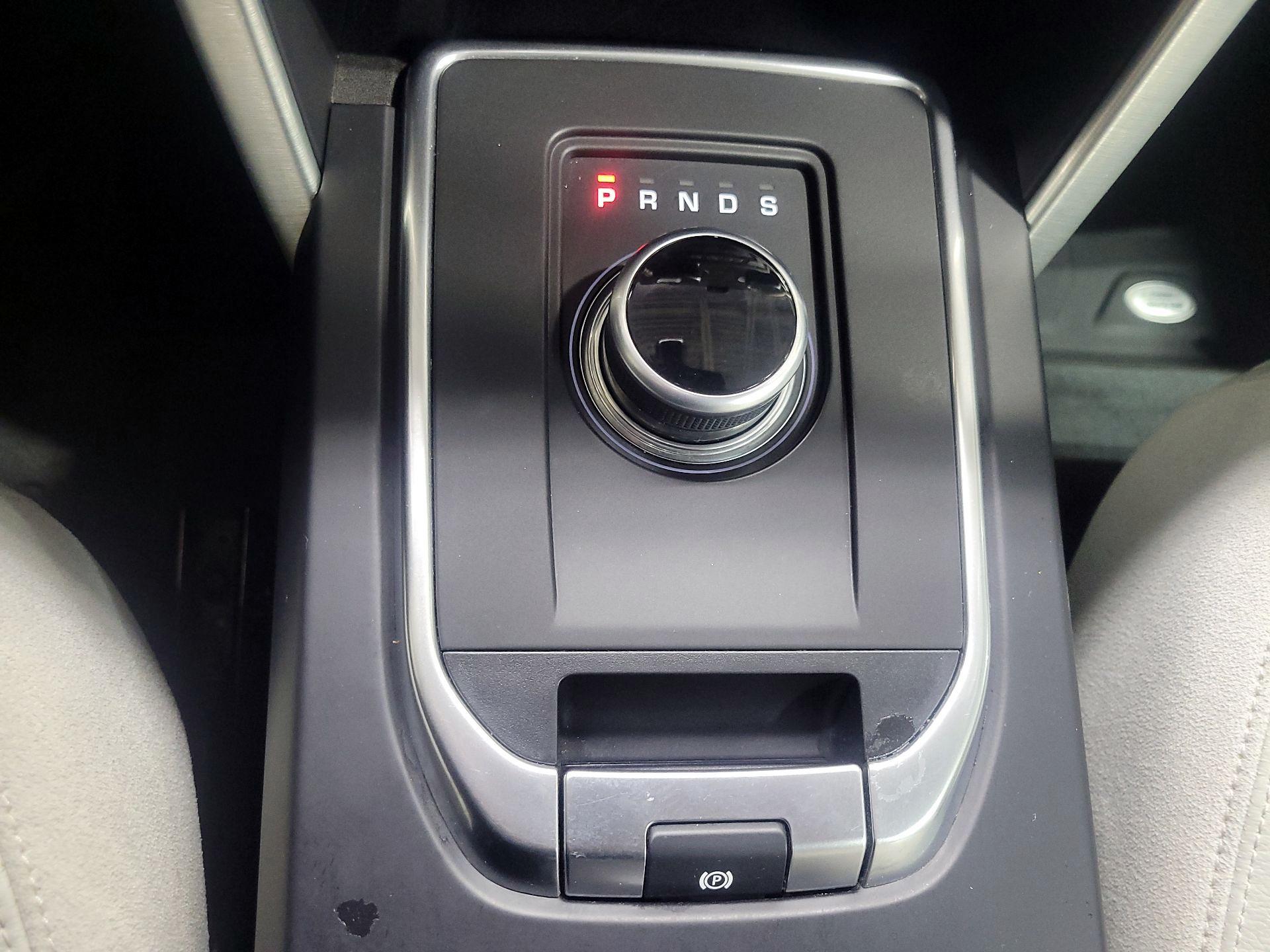 Thumbnail: 2017 Land Rover Discovery Sport - 17