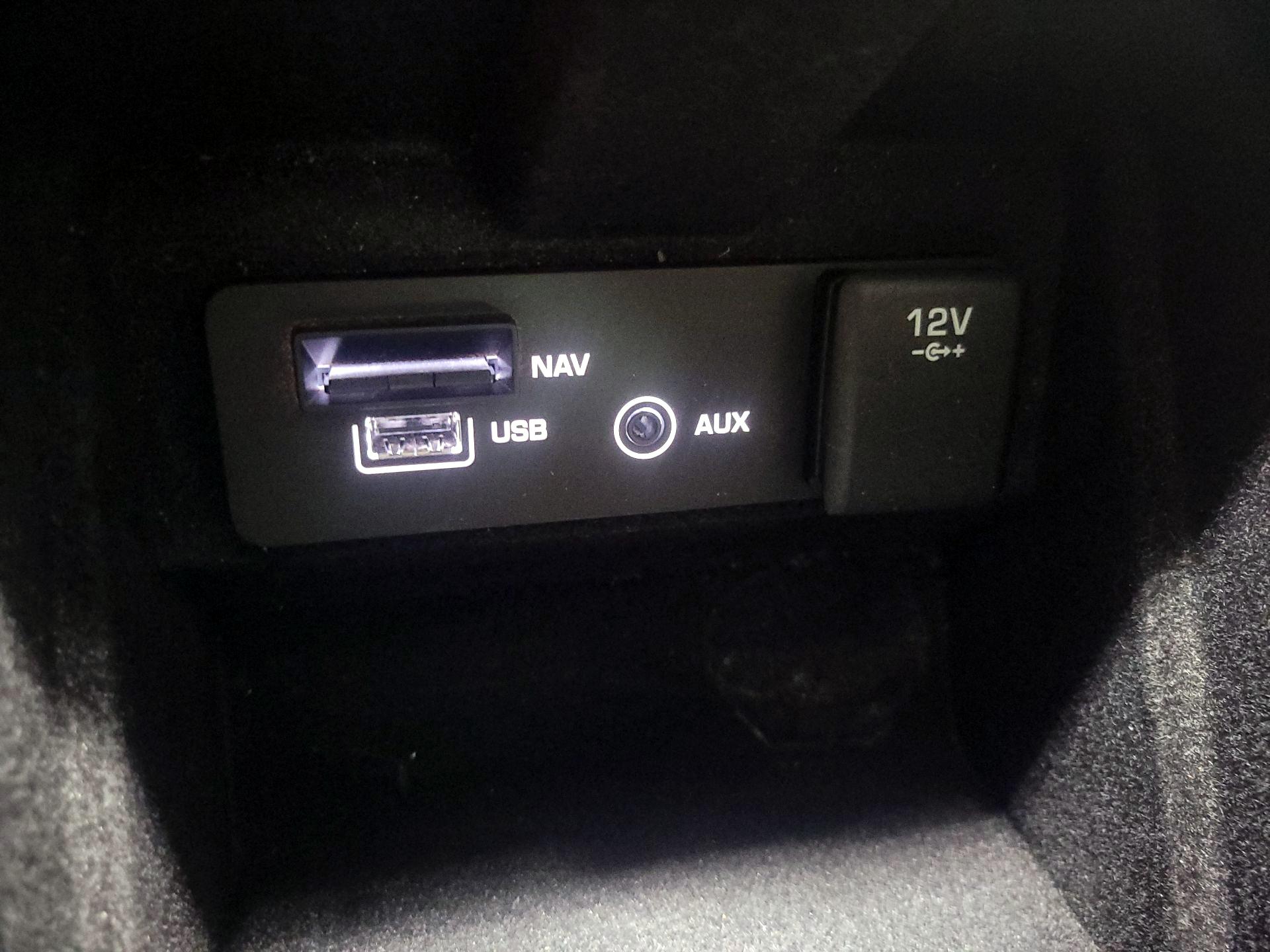 Thumbnail: 2017 Land Rover Discovery Sport - 18