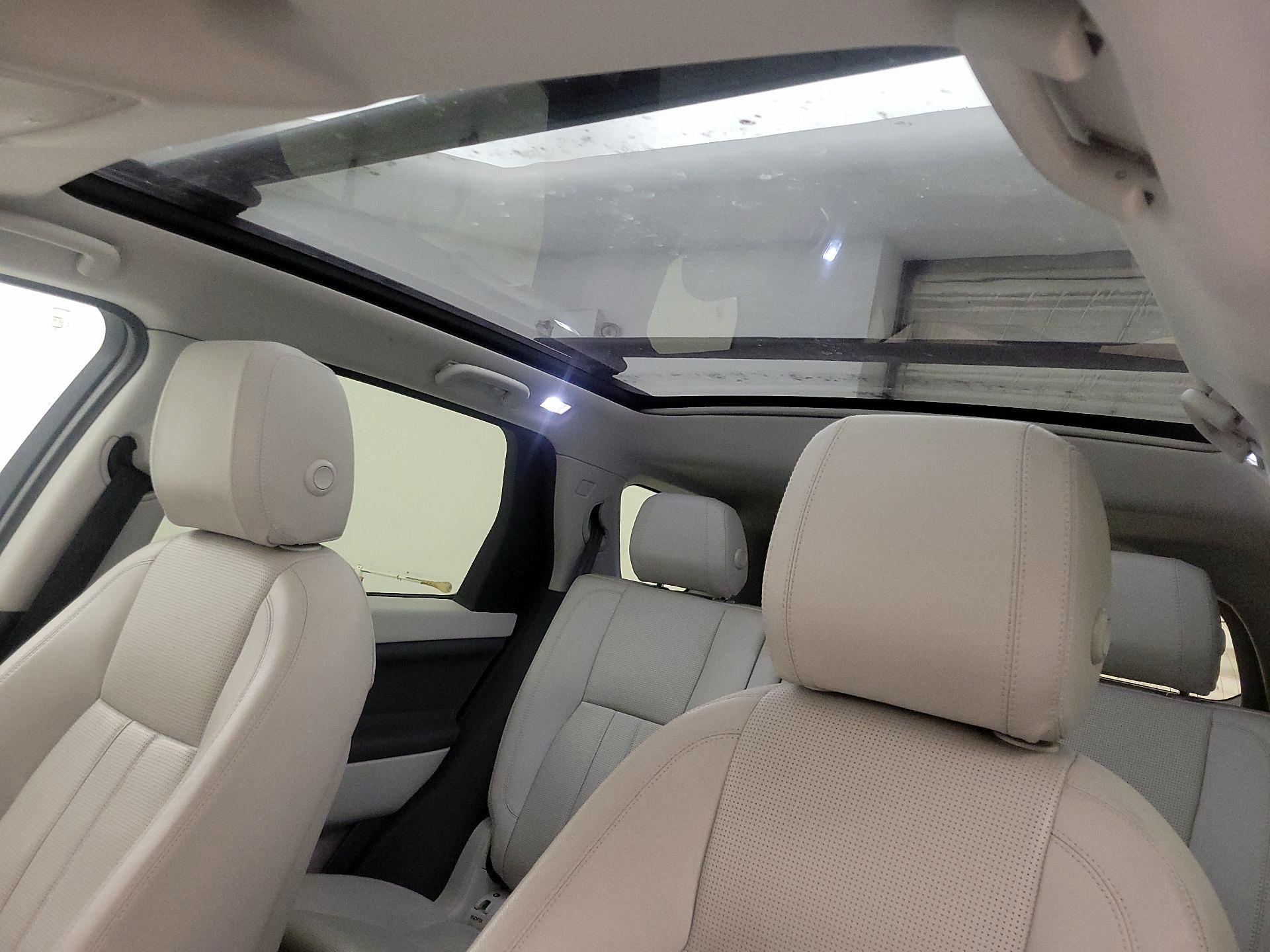 Thumbnail: 2017 Land Rover Discovery Sport - 19