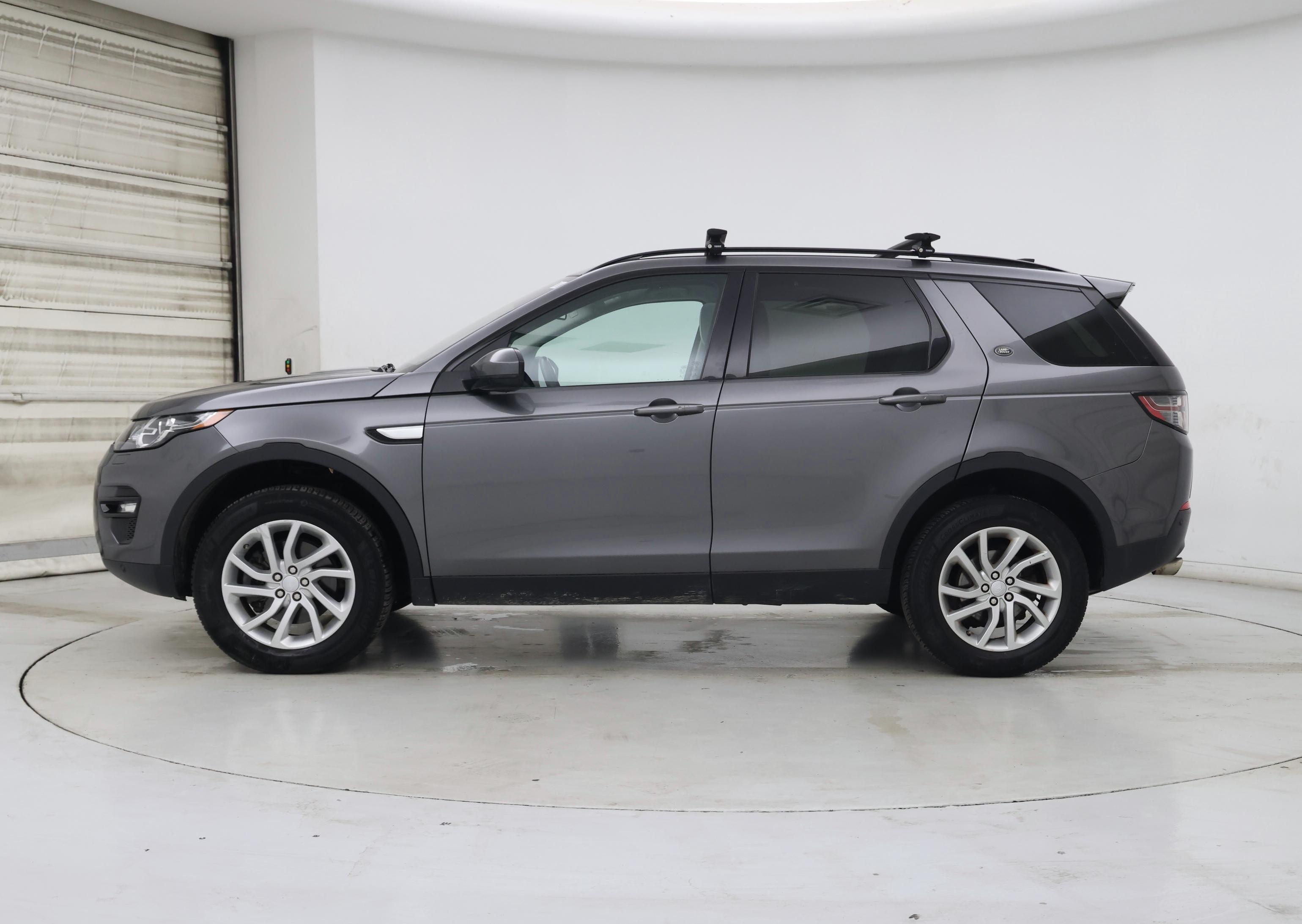 Thumbnail: 2017 Land Rover Discovery Sport - 3