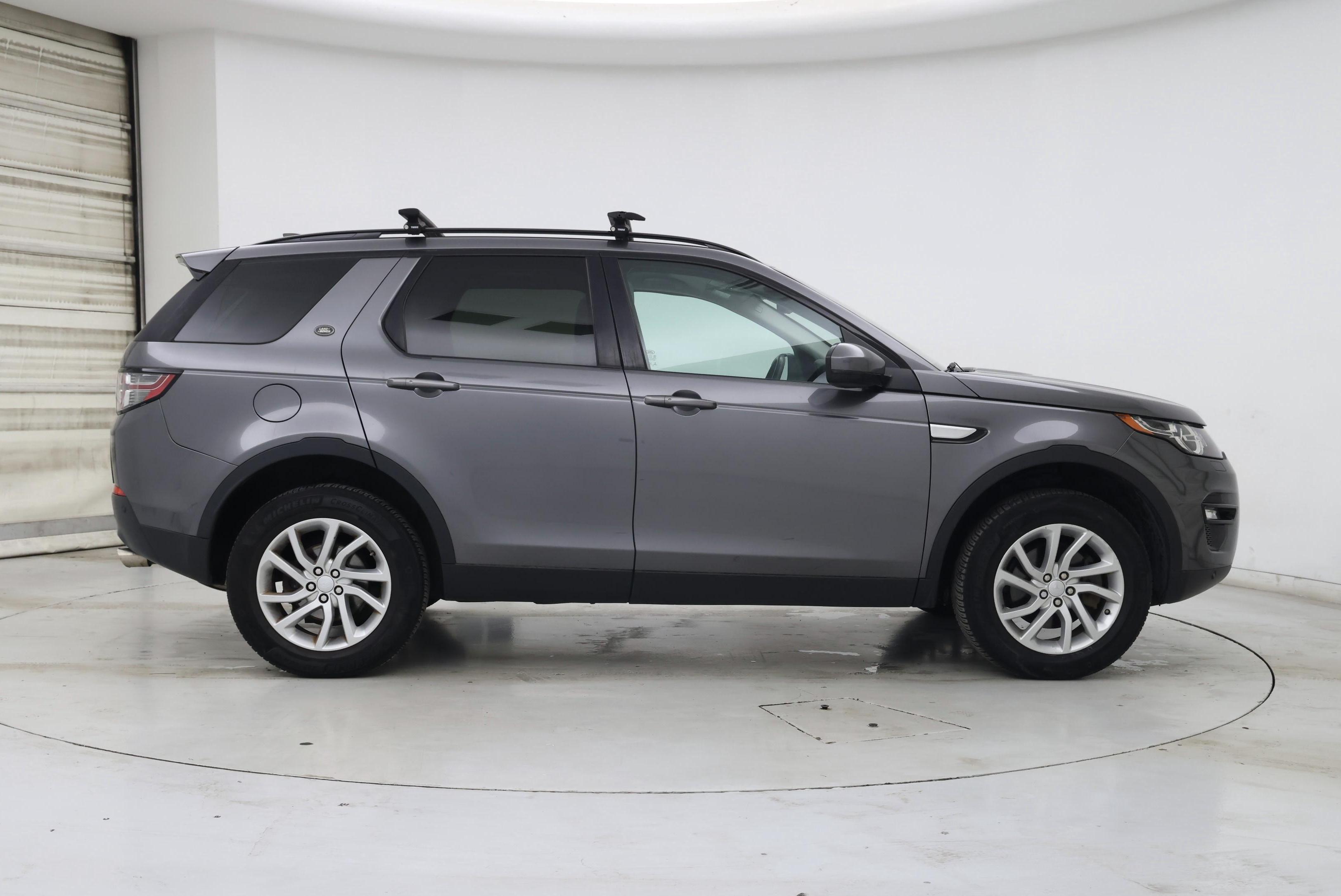 Thumbnail: 2017 Land Rover Discovery Sport - 7