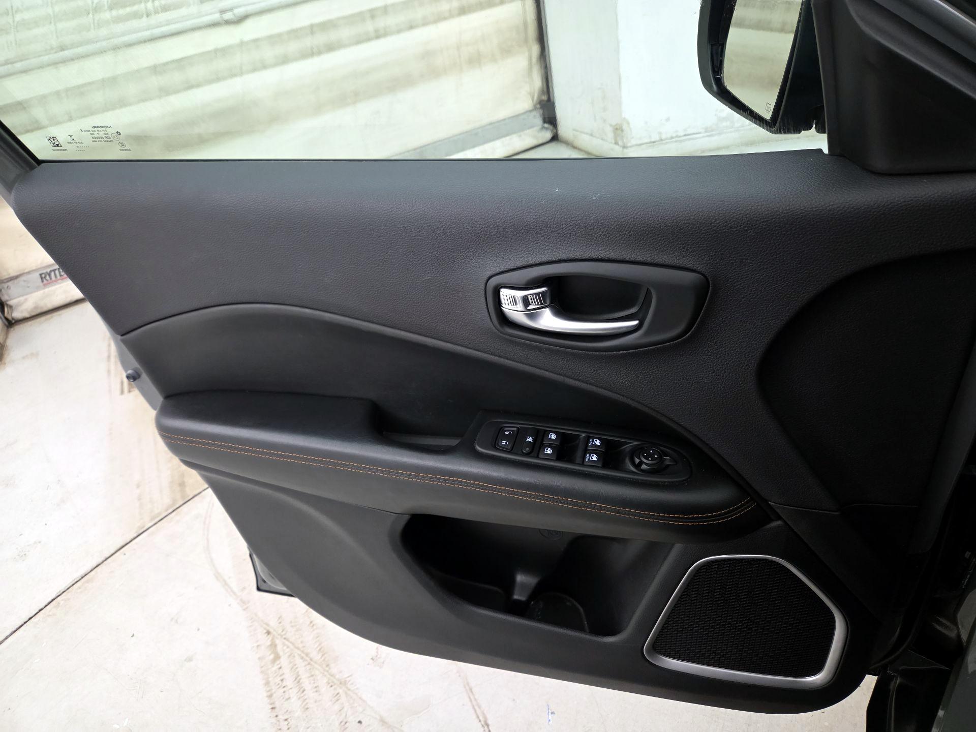 Thumbnail: 2019 Jeep Compass - 12