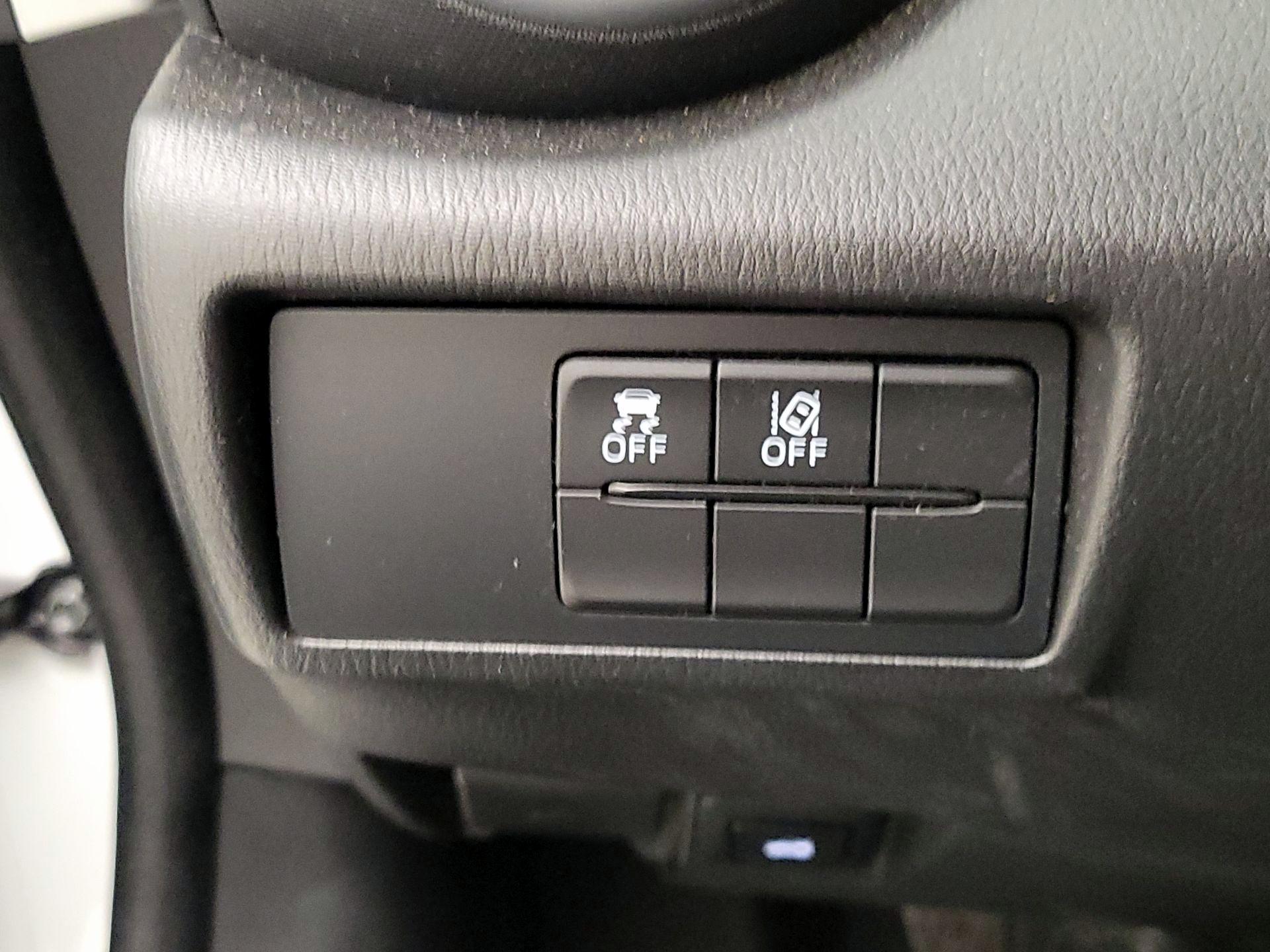 Thumbnail: 2019 Mazda MX-5 Miata - 14