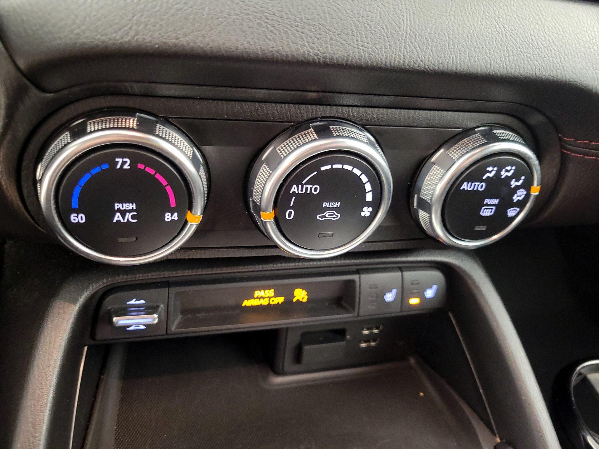 Thumbnail: 2019 Mazda MX-5 Miata - 17