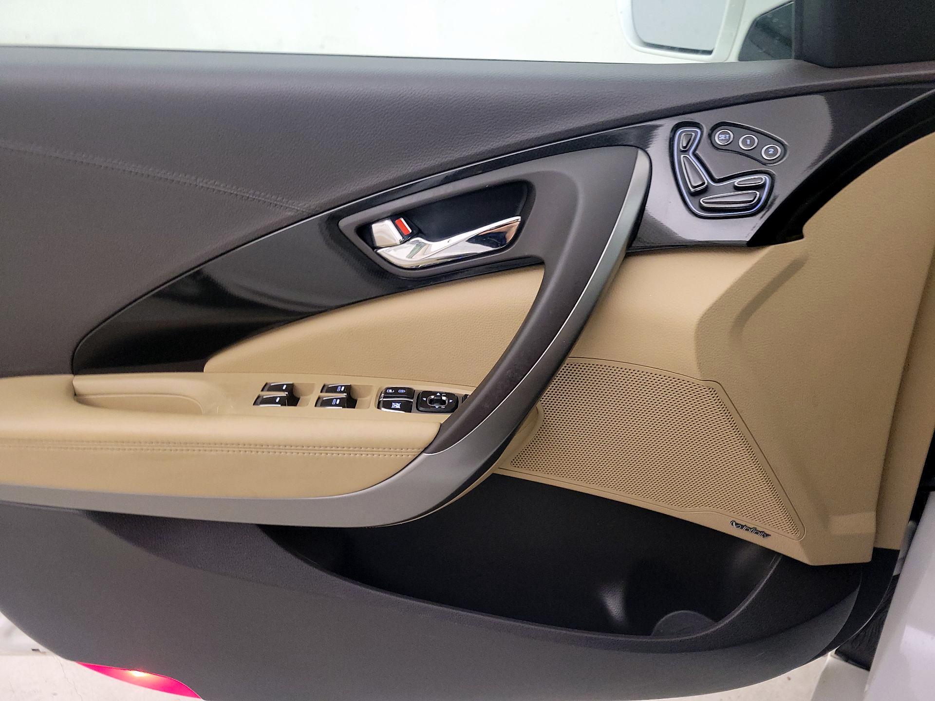 Thumbnail: 2015 Hyundai Azera - 12