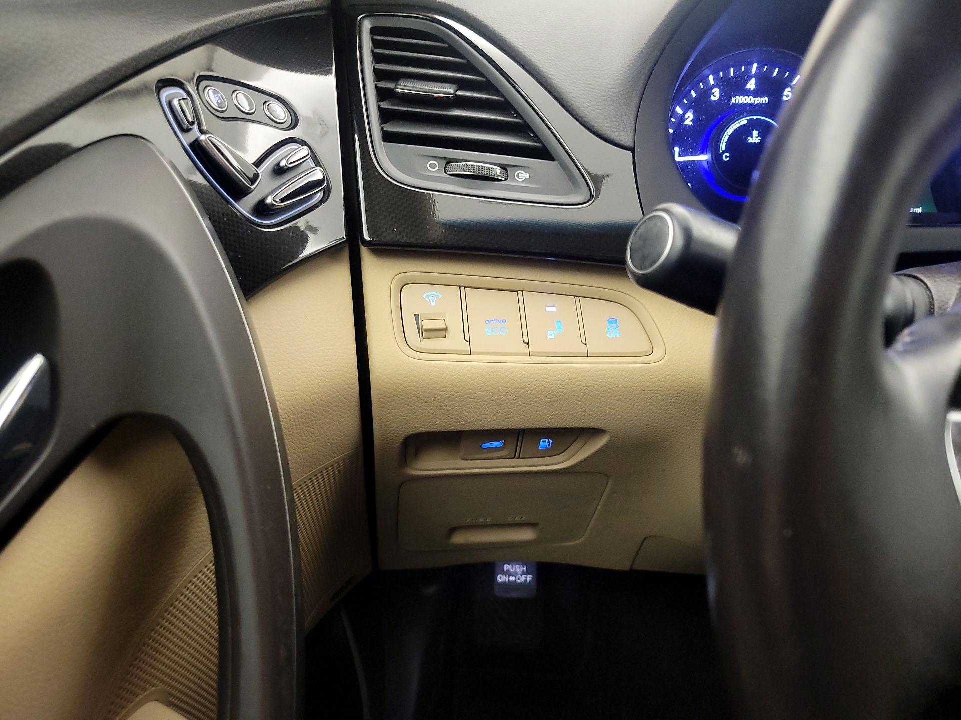 Thumbnail: 2015 Hyundai Azera - 13