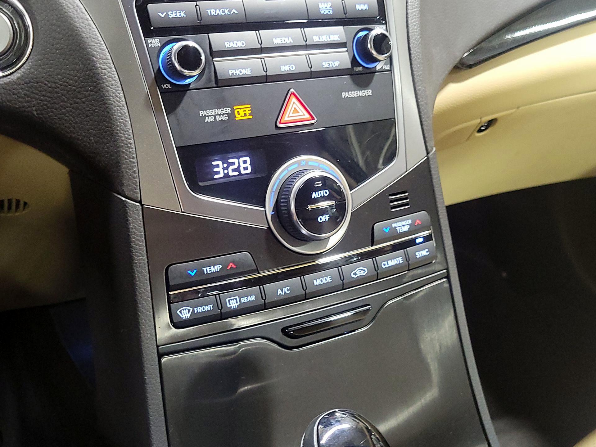 Thumbnail: 2015 Hyundai Azera - 16