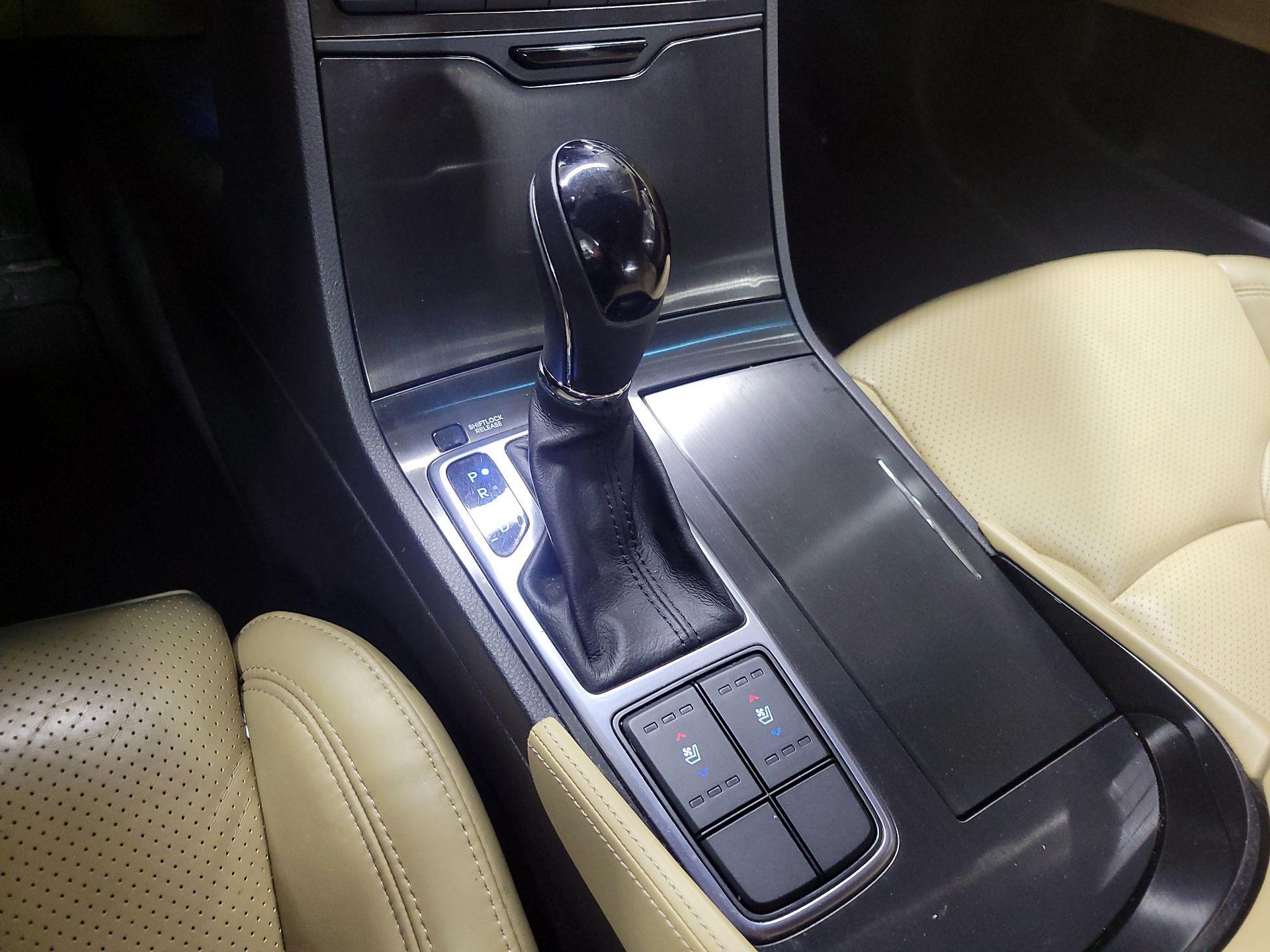 Thumbnail: 2015 Hyundai Azera - 17