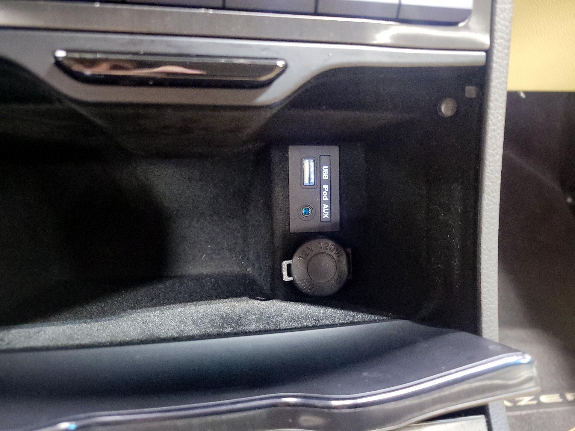 Thumbnail: 2015 Hyundai Azera - 18