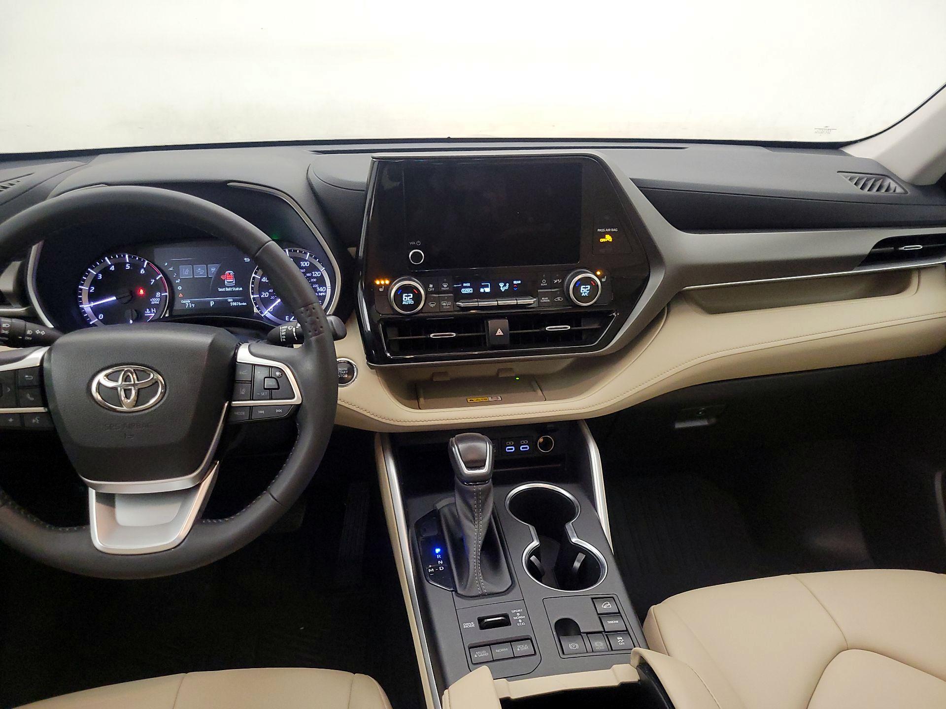 Thumbnail: 2023 Toyota Highlander - 9