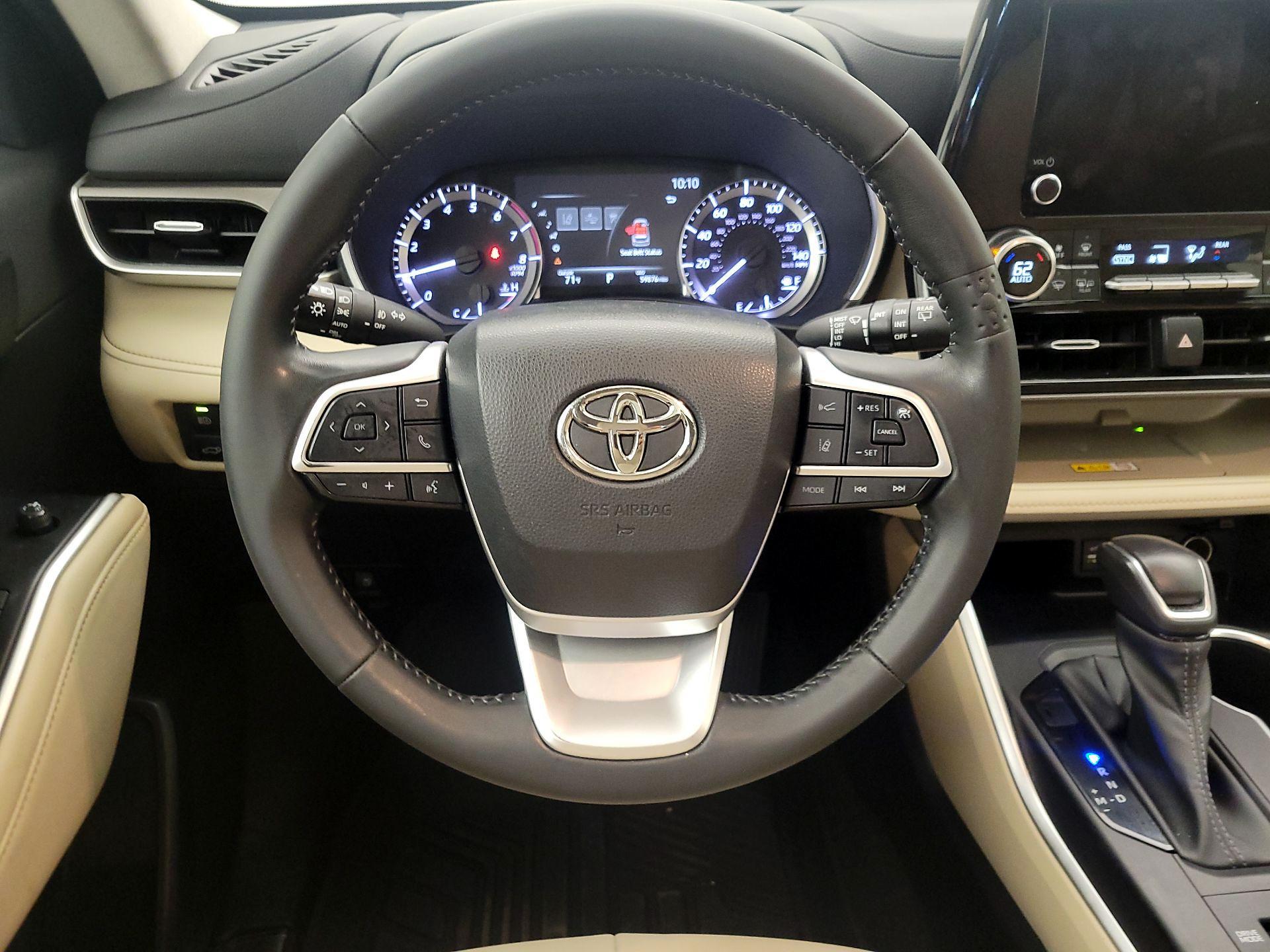 Thumbnail: 2023 Toyota Highlander - 10