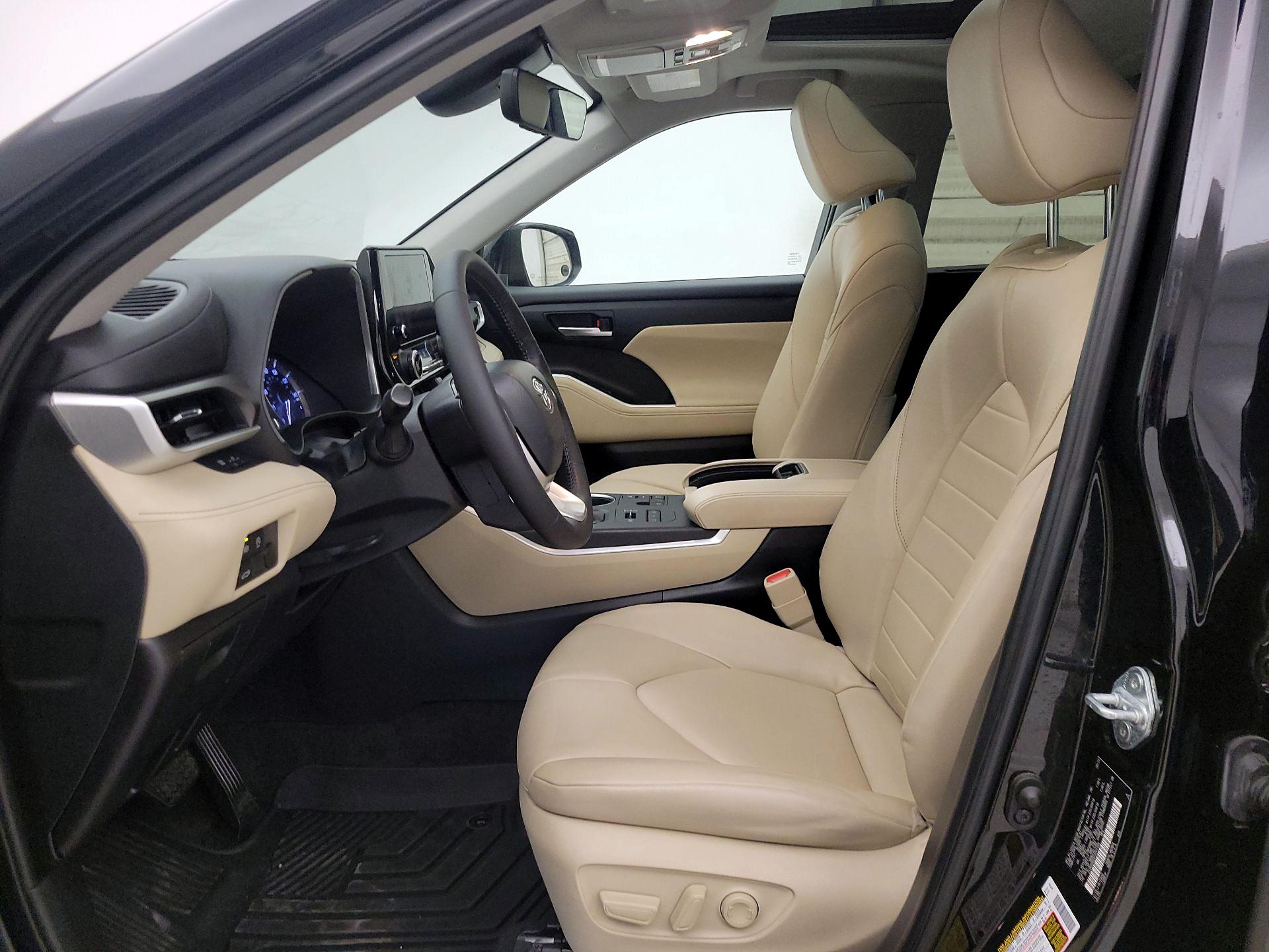 Thumbnail: 2023 Toyota Highlander - 11