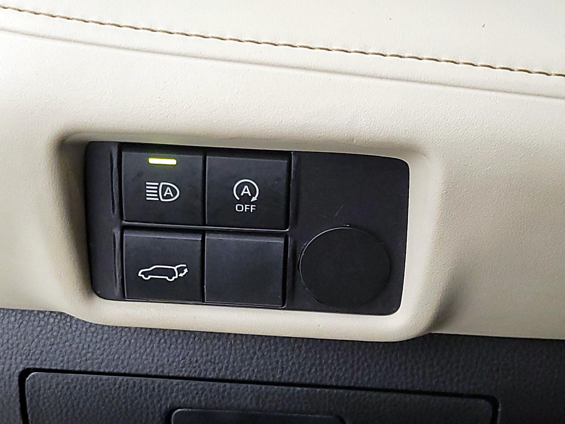 Thumbnail: 2023 Toyota Highlander - 13