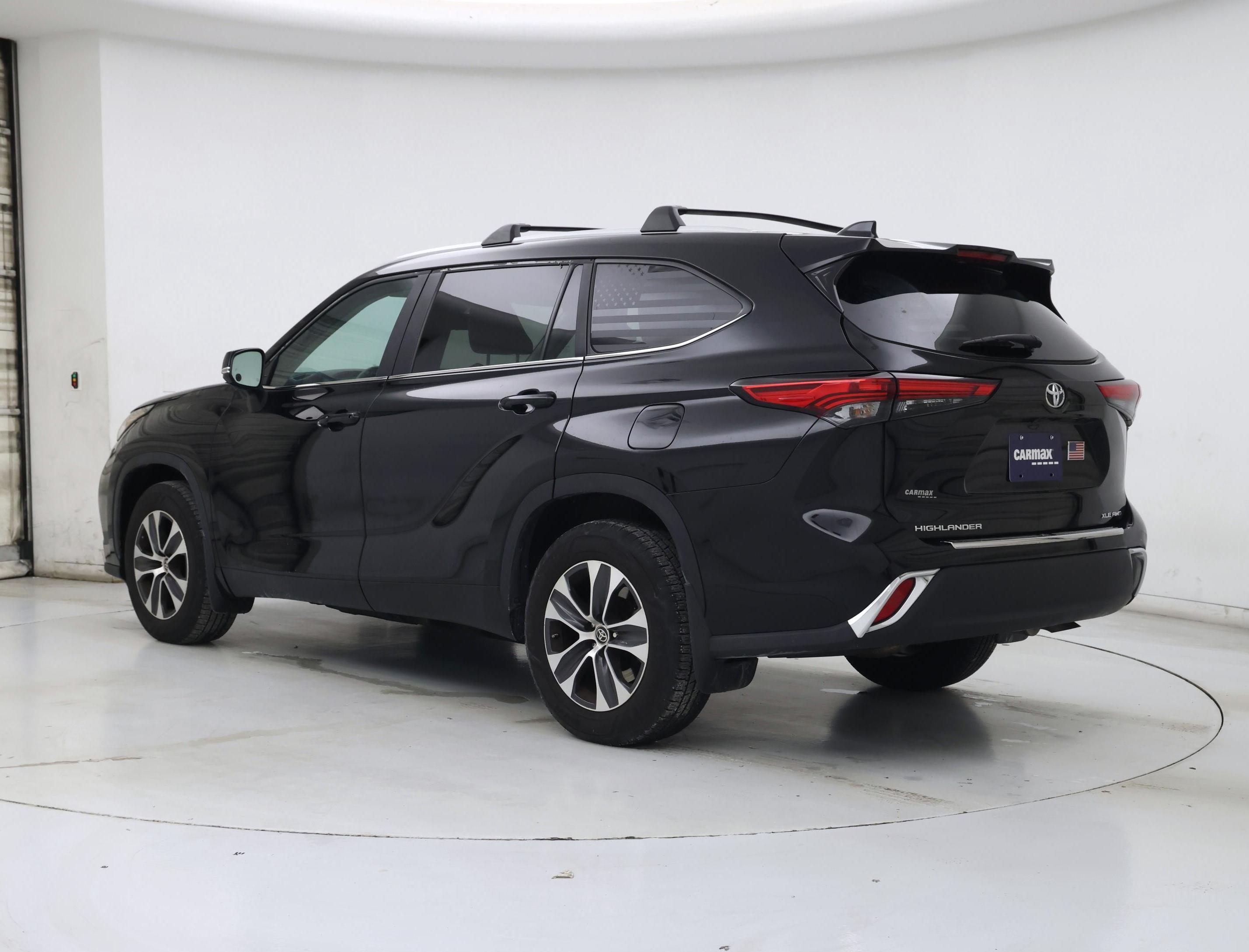 Thumbnail: 2023 Toyota Highlander - 2
