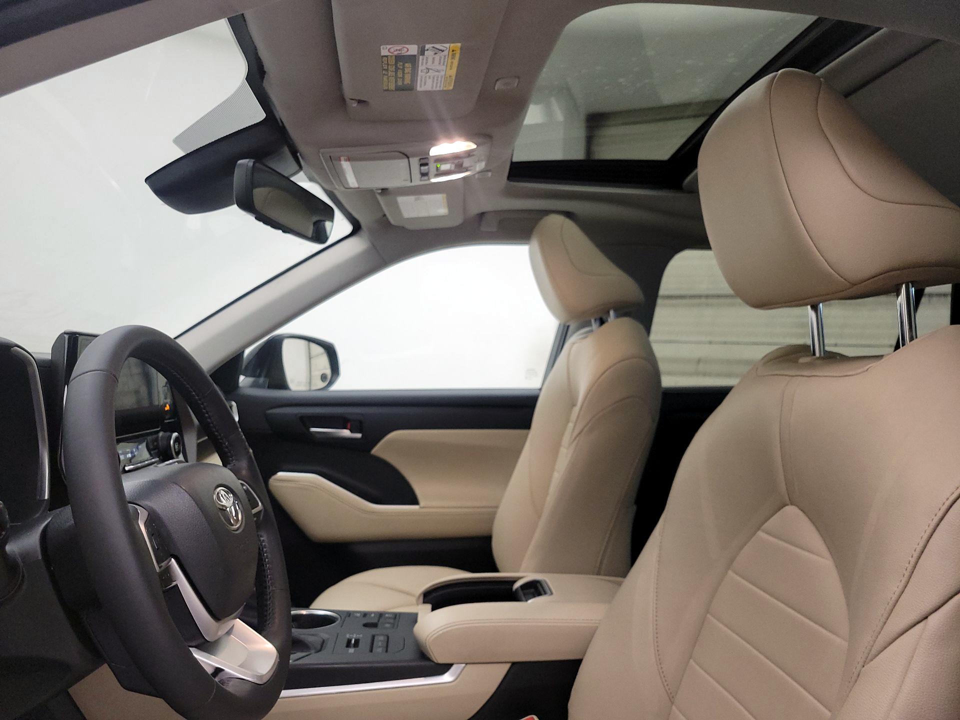 Thumbnail: 2023 Toyota Highlander - 19