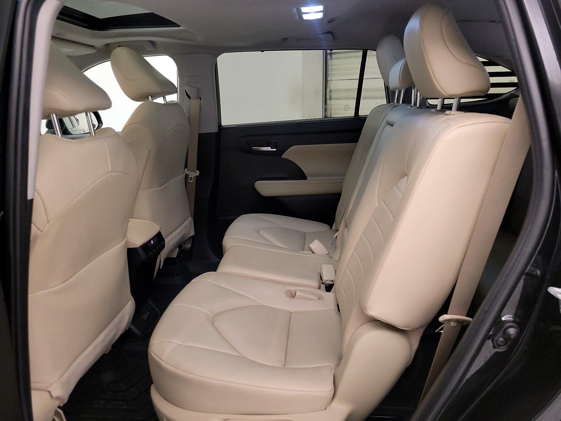 Thumbnail: 2023 Toyota Highlander - 20