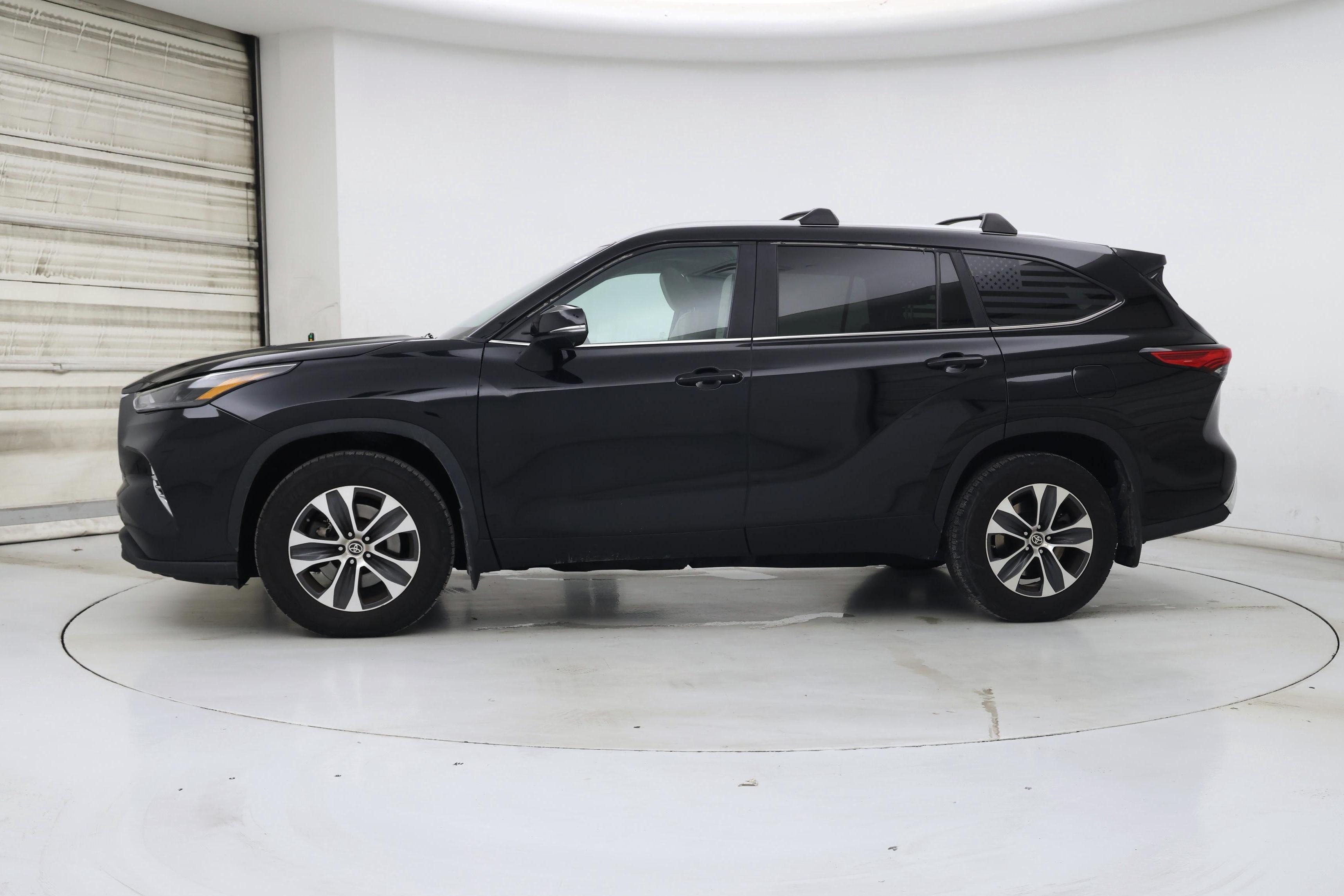 Thumbnail: 2023 Toyota Highlander - 3