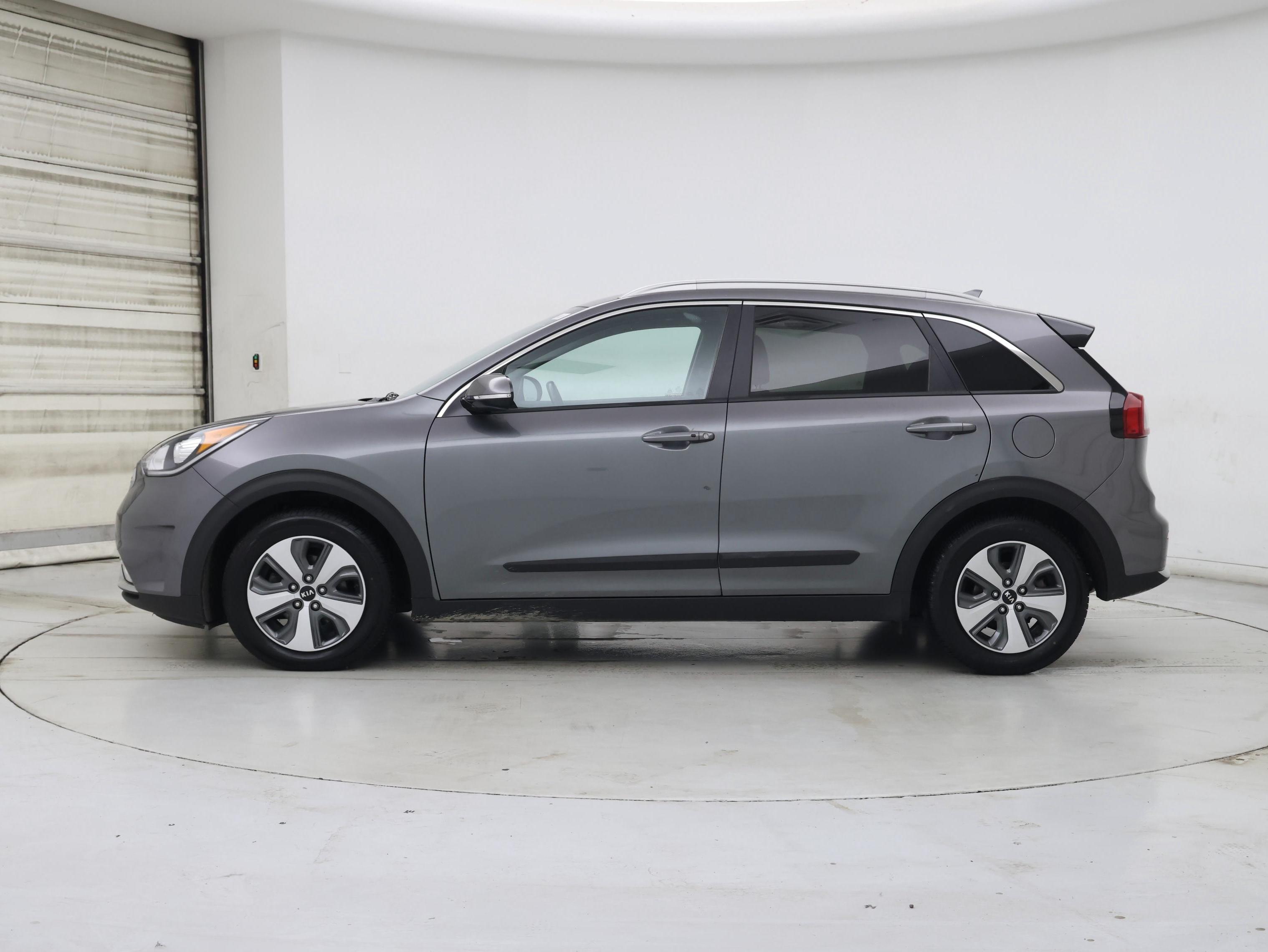 Thumbnail: 2017 Kia Niro - 3