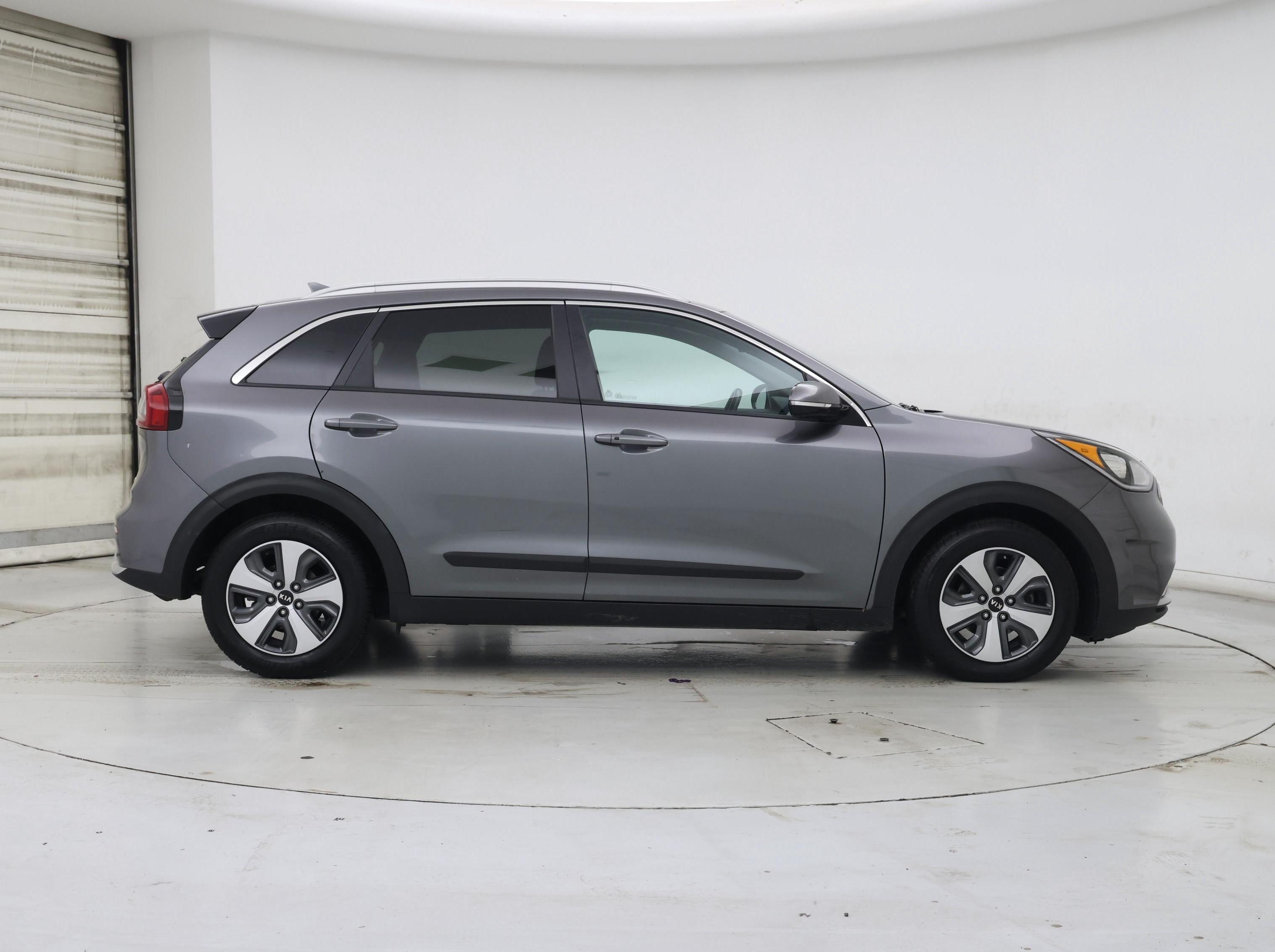 Thumbnail: 2017 Kia Niro - 7