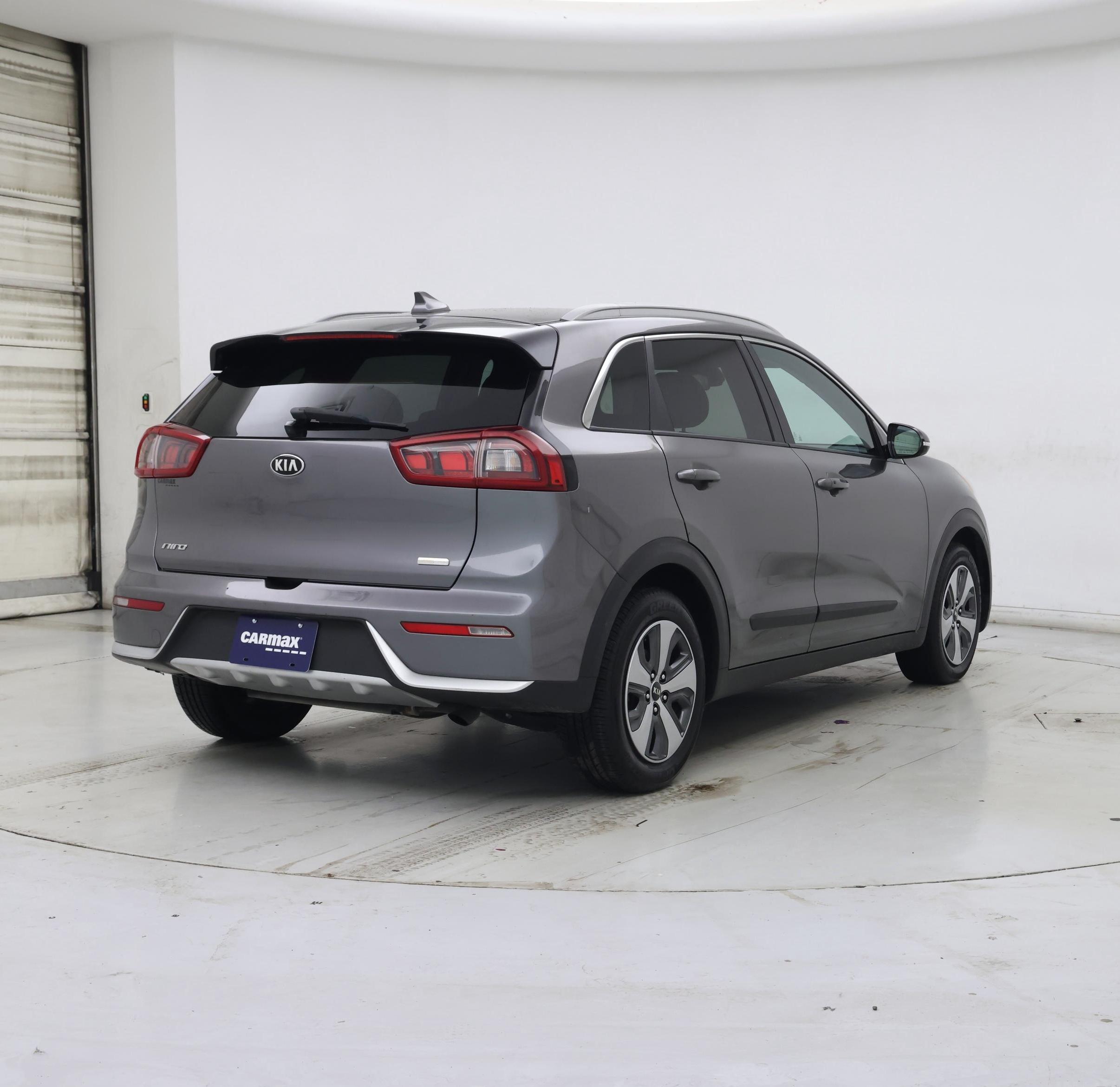 Thumbnail: 2017 Kia Niro - 8