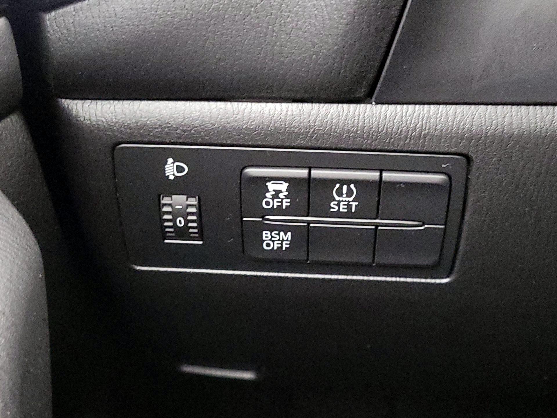 Thumbnail: 2014 Mazda Mazda3 - 13