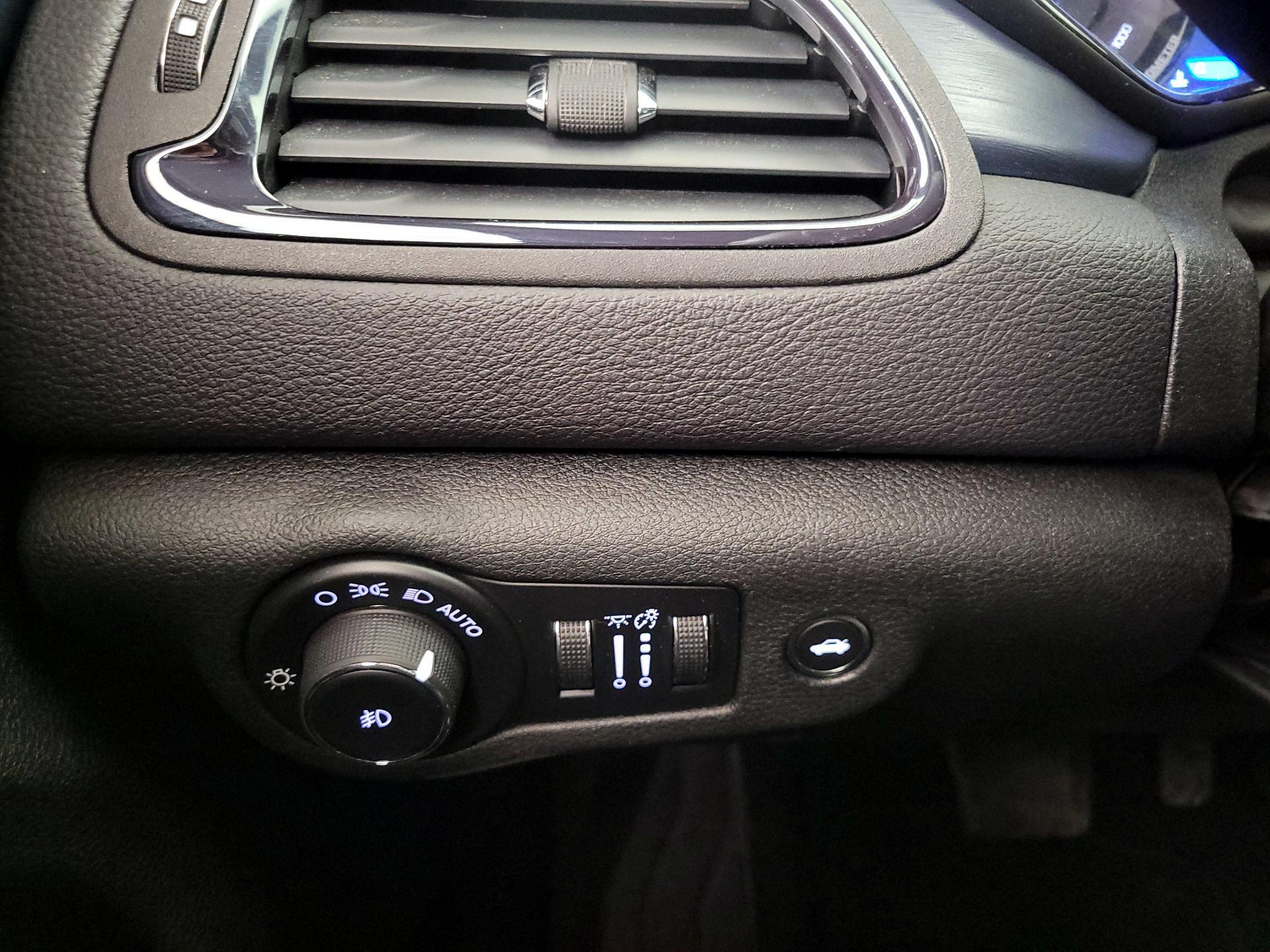 Thumbnail: 2015 Chrysler 200 - 13