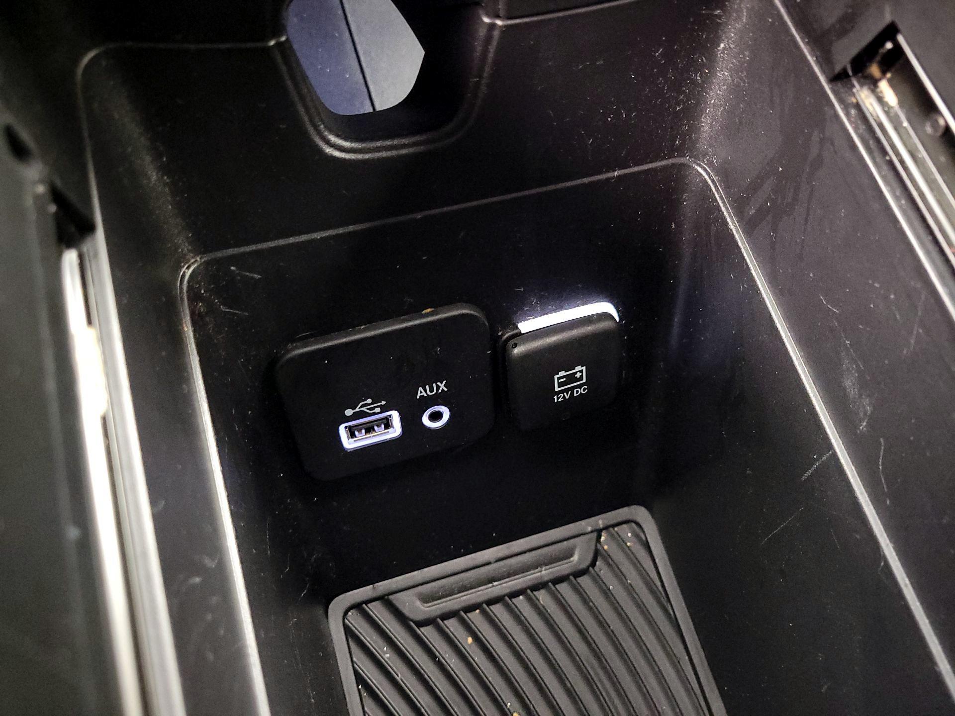 Thumbnail: 2015 Chrysler 200 - 19