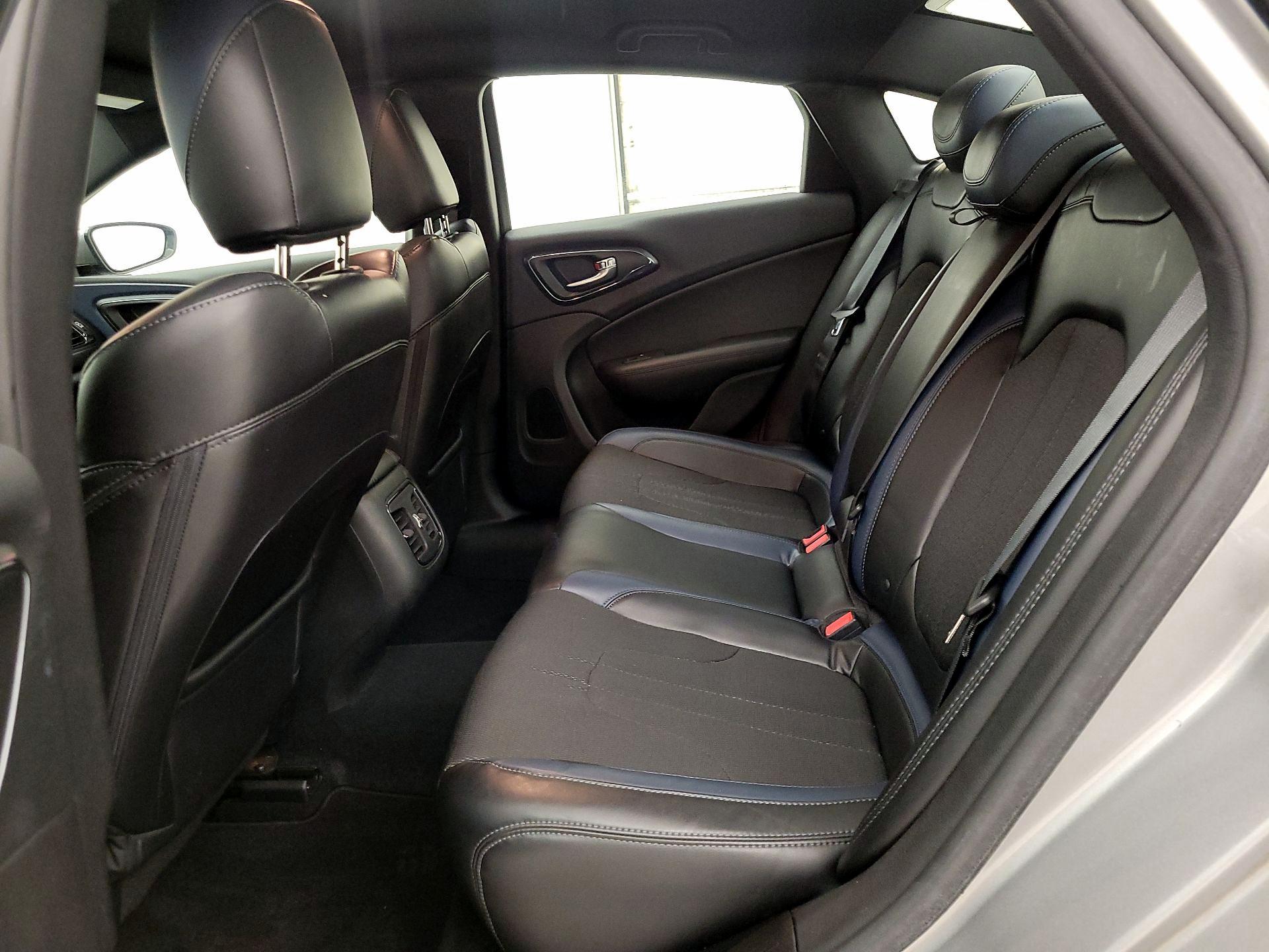 Thumbnail: 2015 Chrysler 200 - 20