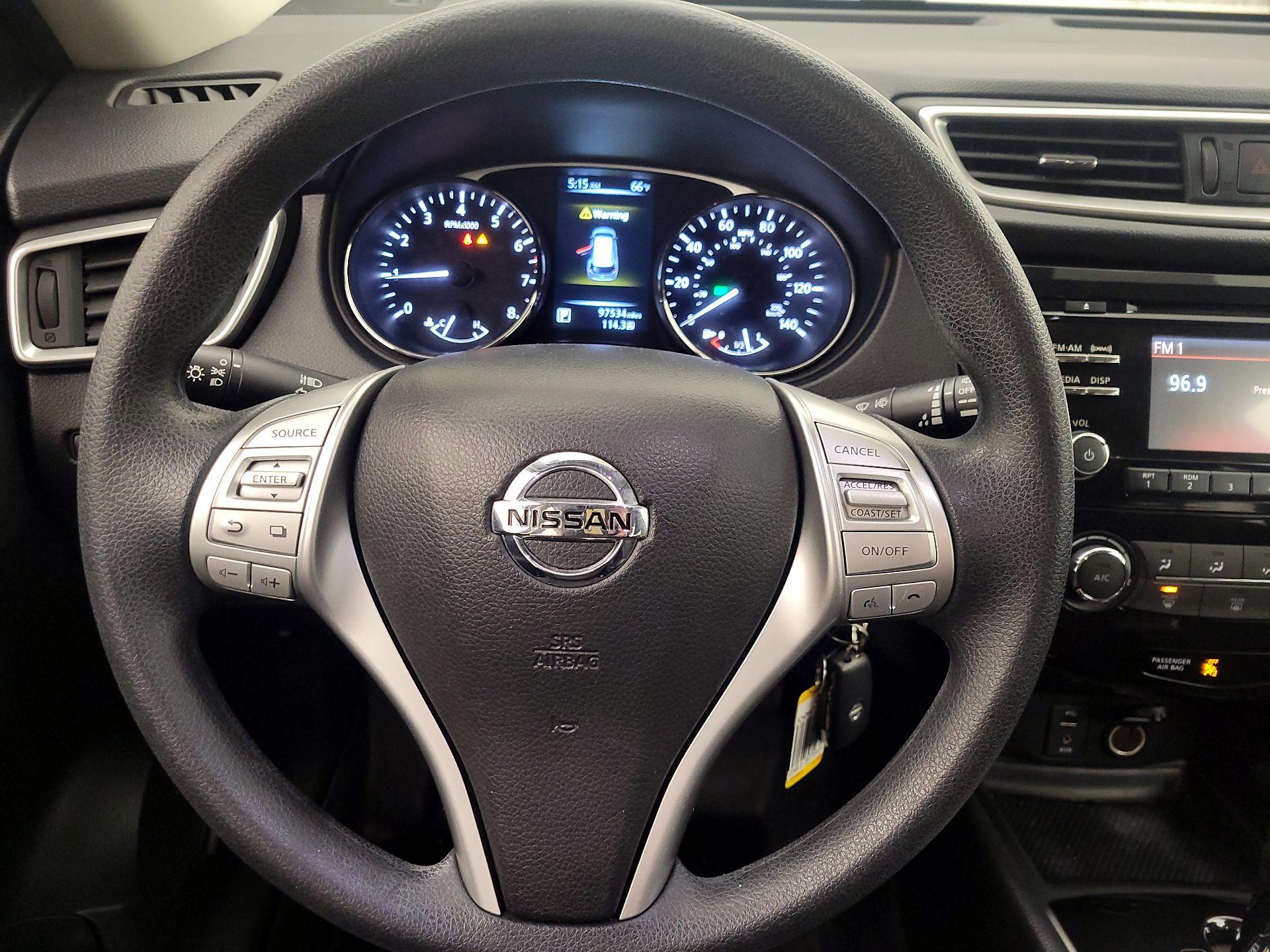 Thumbnail: 2016 Nissan Rogue - 10