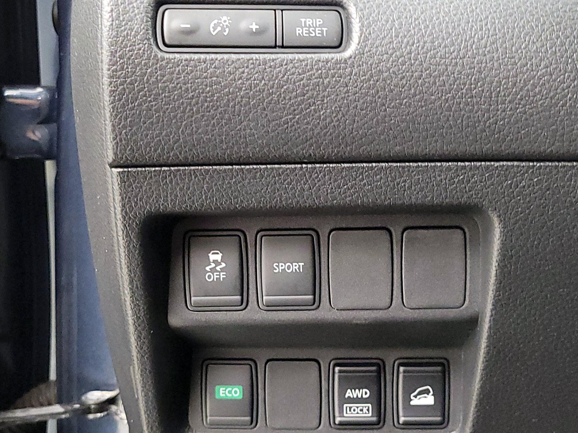 Thumbnail: 2016 Nissan Rogue - 13