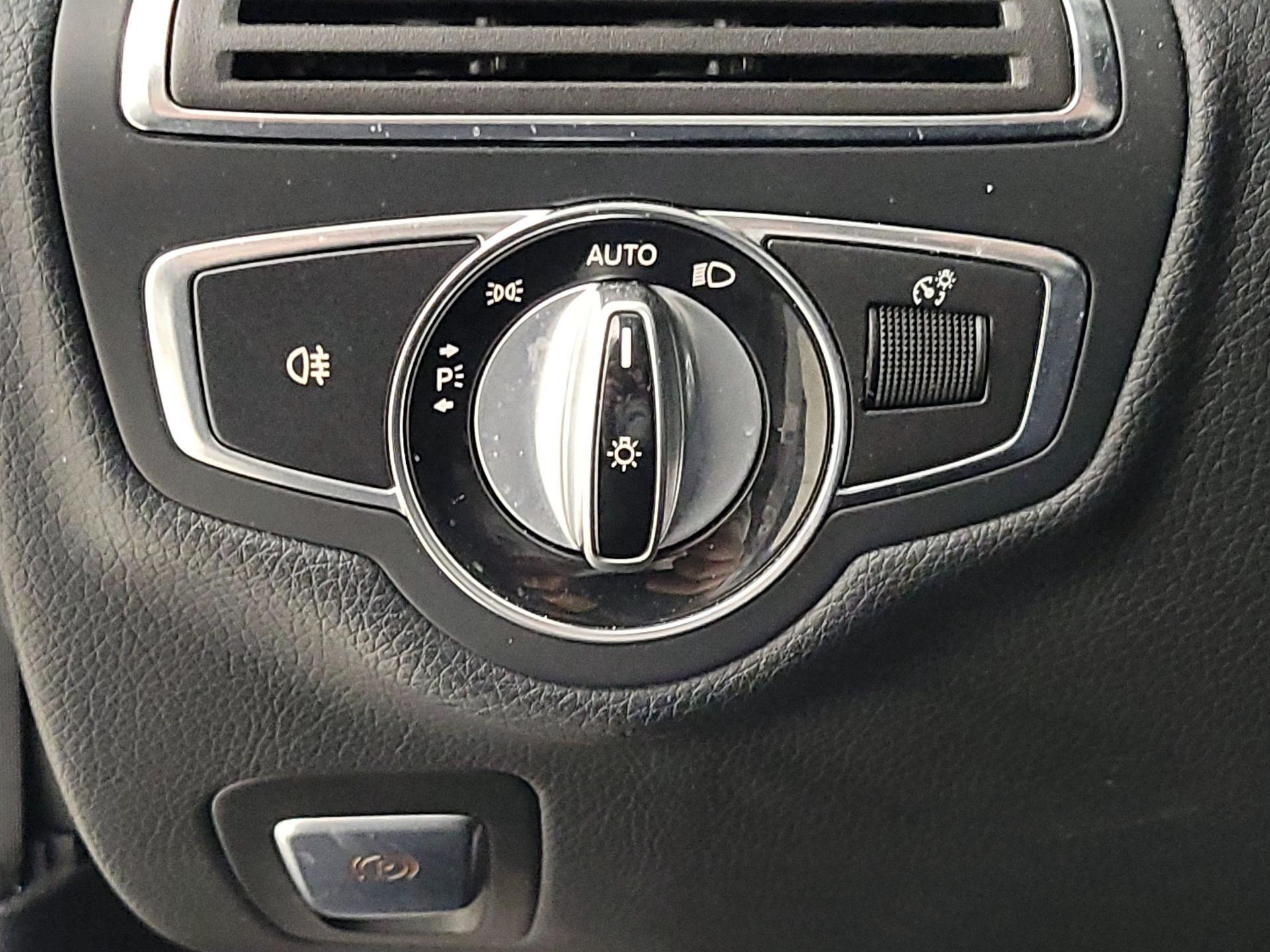 Thumbnail: 2015 Mercedes-Benz C-Class - 13