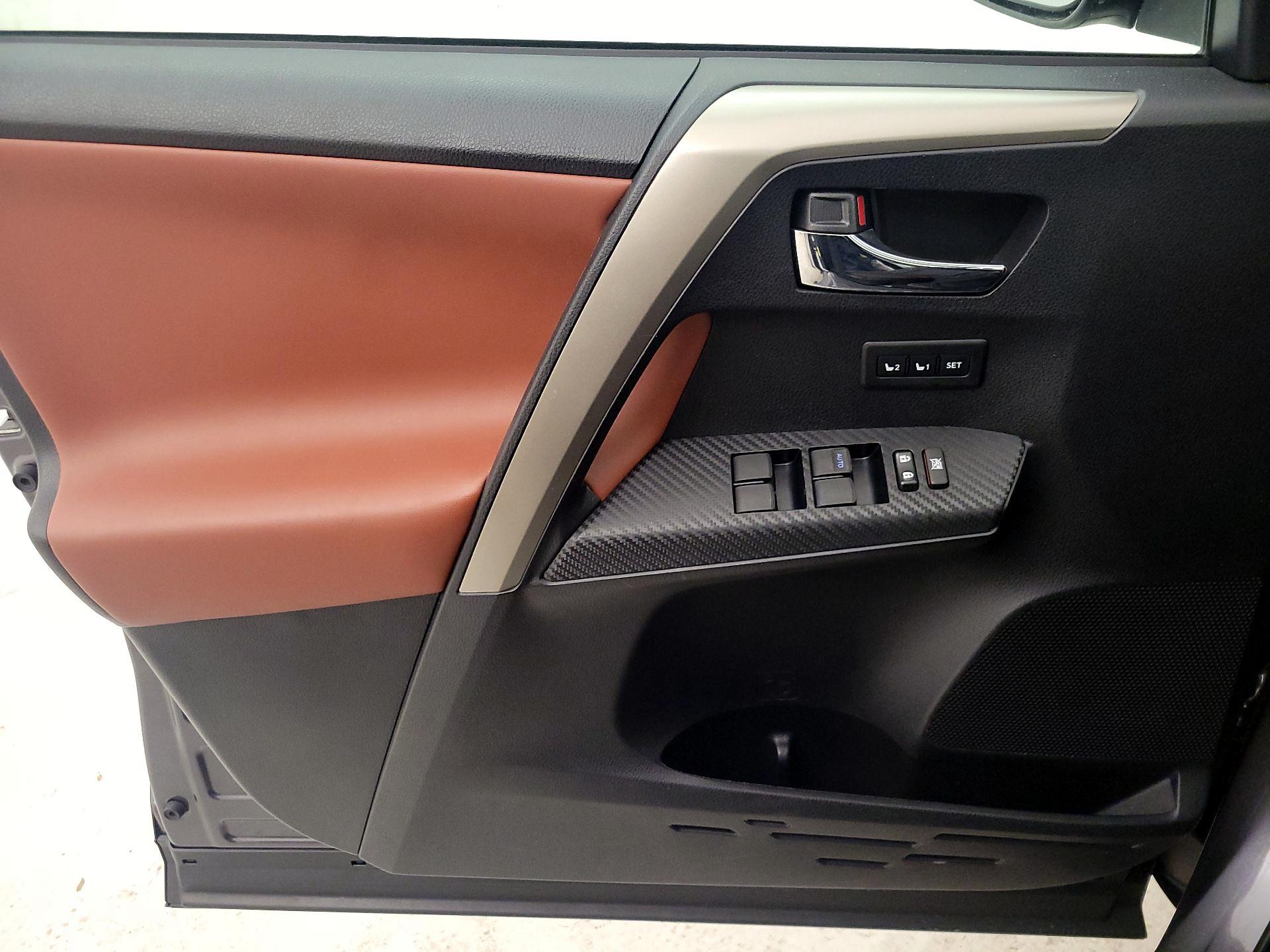 Thumbnail: 2015 Toyota RAV4 - 12