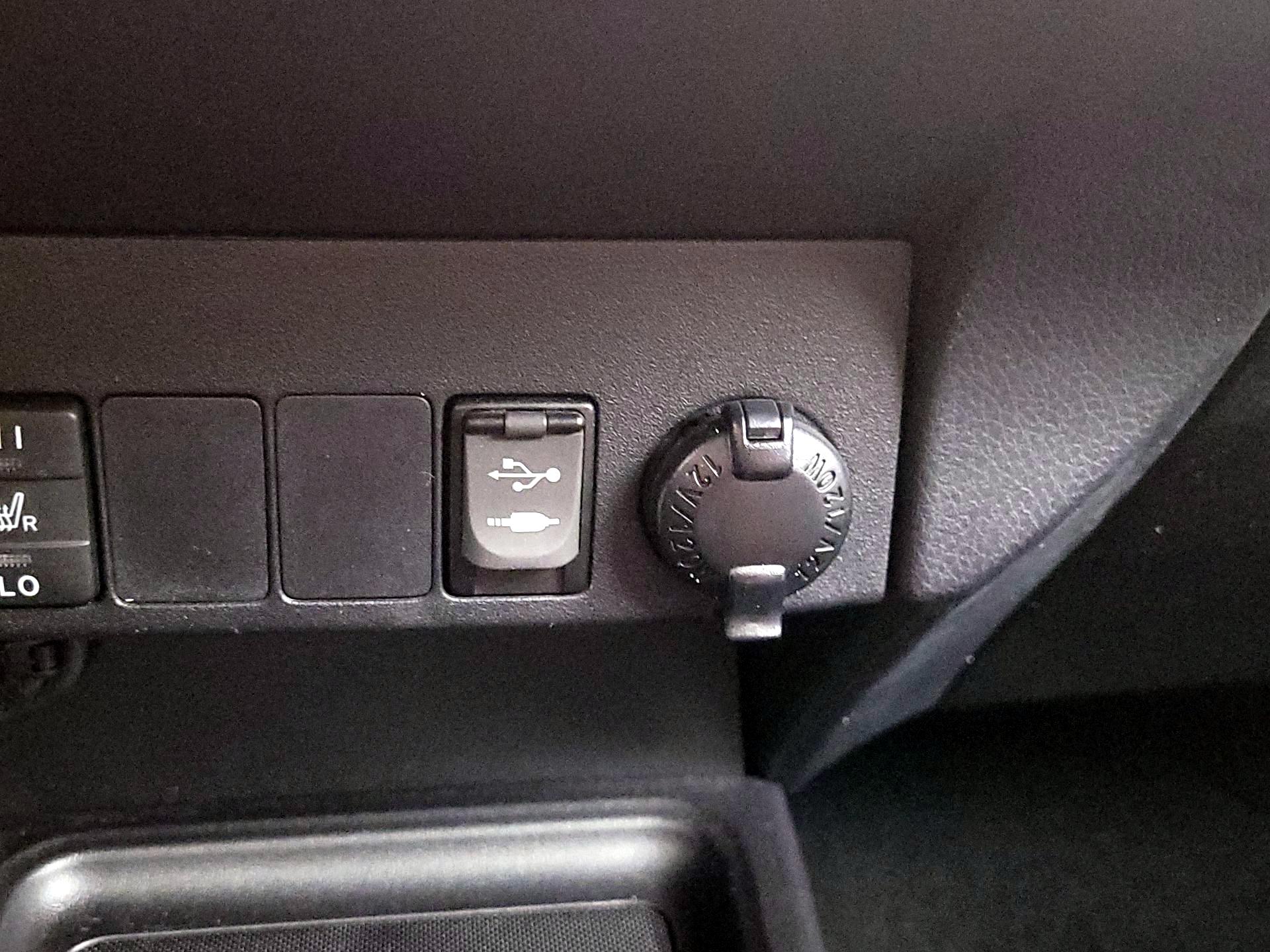 Thumbnail: 2015 Toyota RAV4 - 18