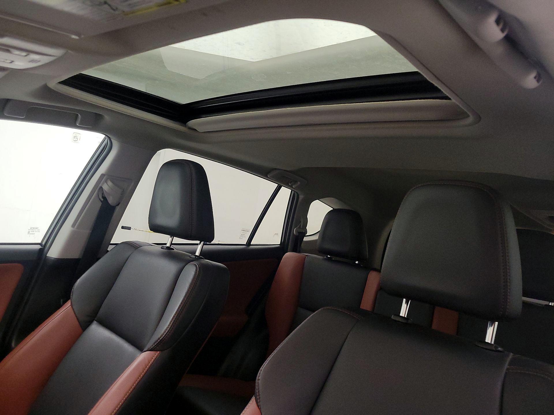 Thumbnail: 2015 Toyota RAV4 - 19