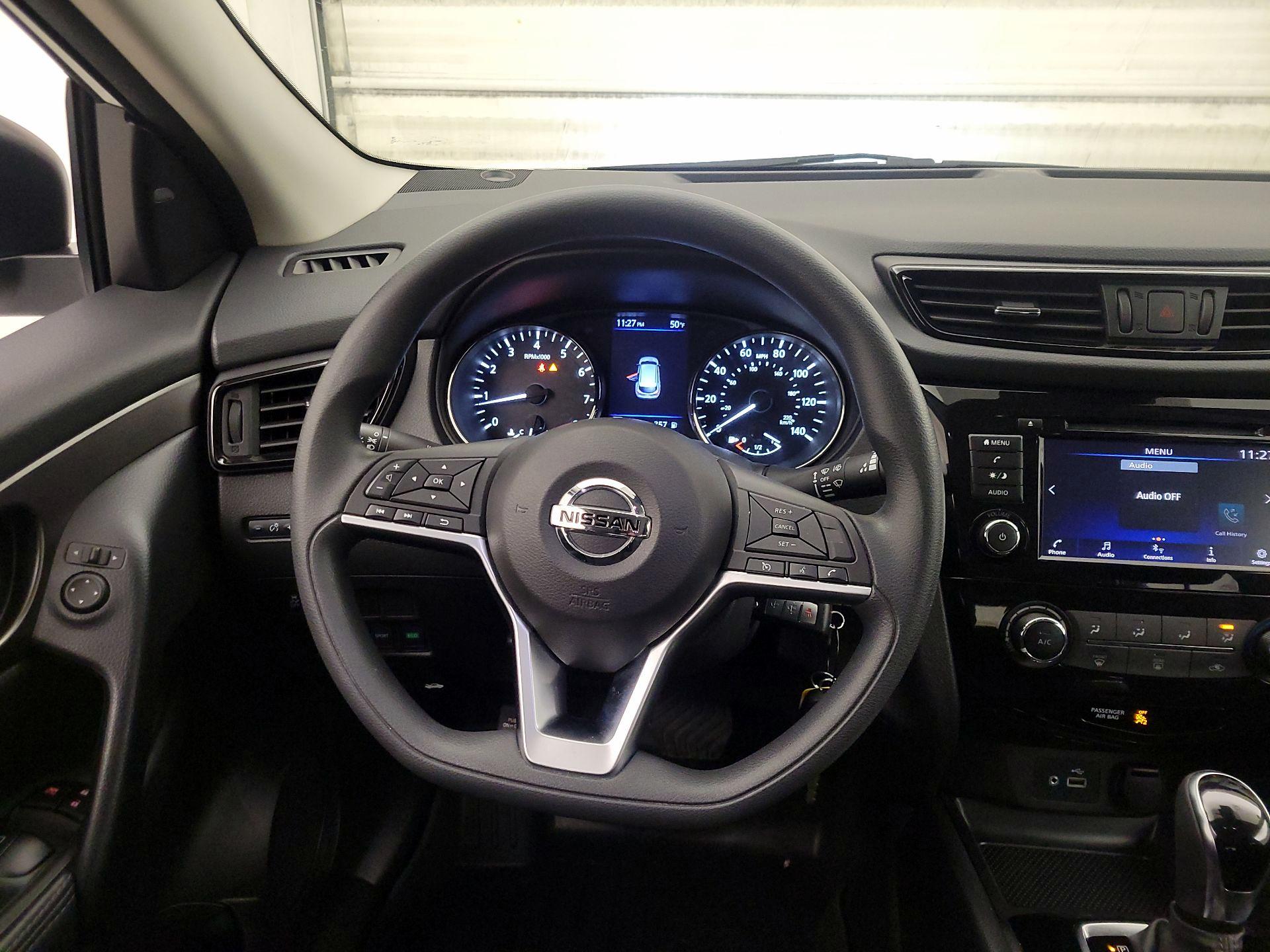 Thumbnail: 2020 Nissan Rogue Sport - 10