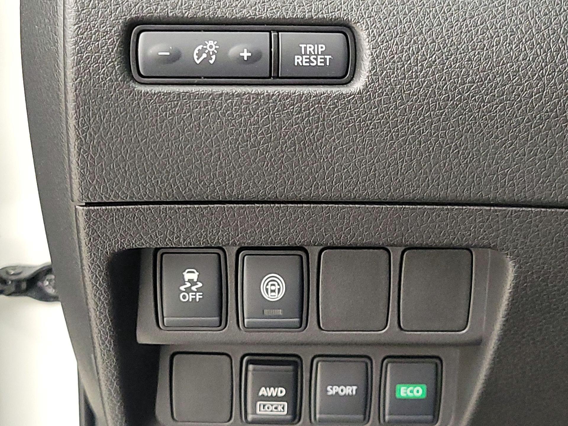 Thumbnail: 2020 Nissan Rogue Sport - 13