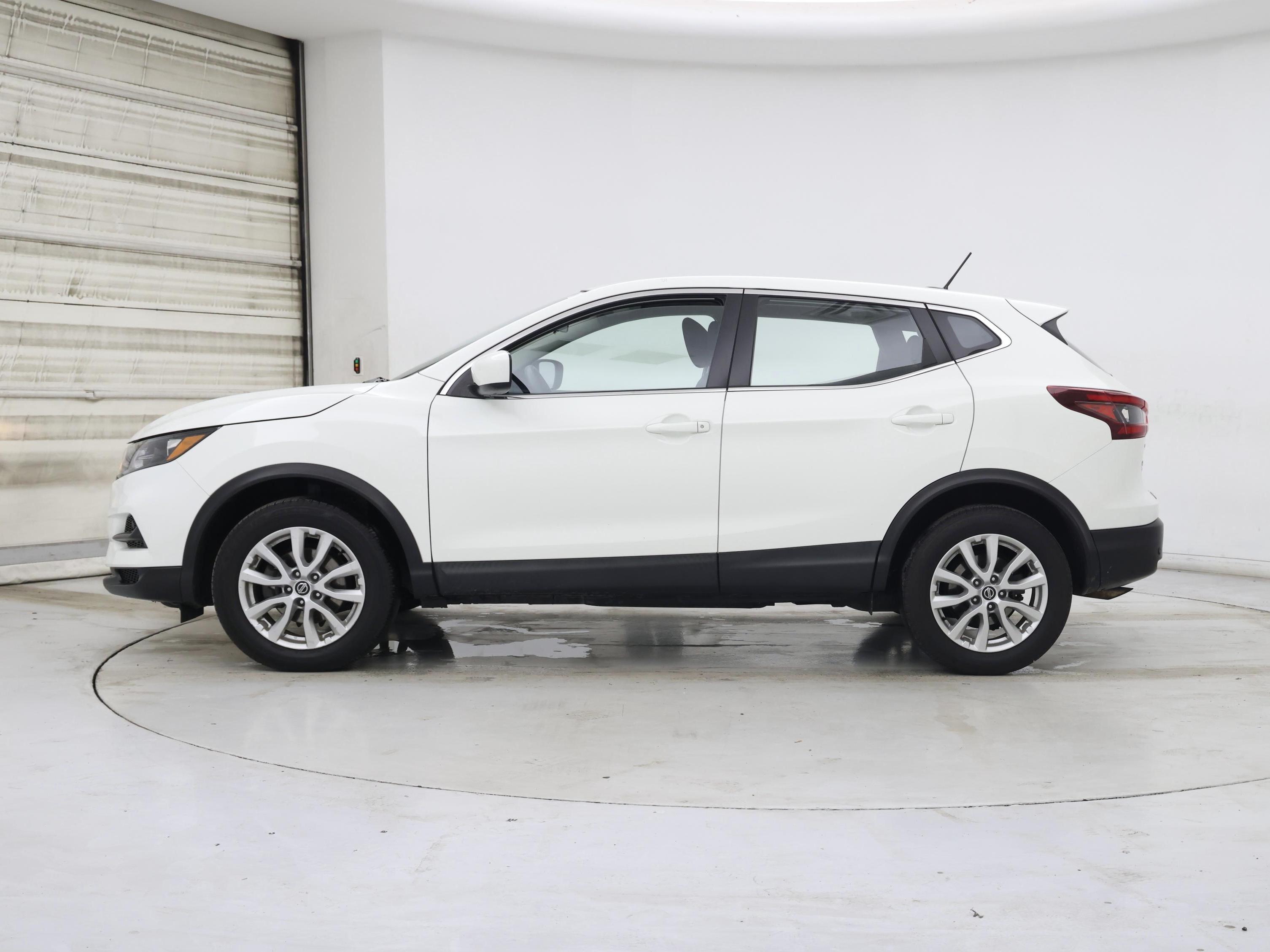 Thumbnail: 2020 Nissan Rogue Sport - 3