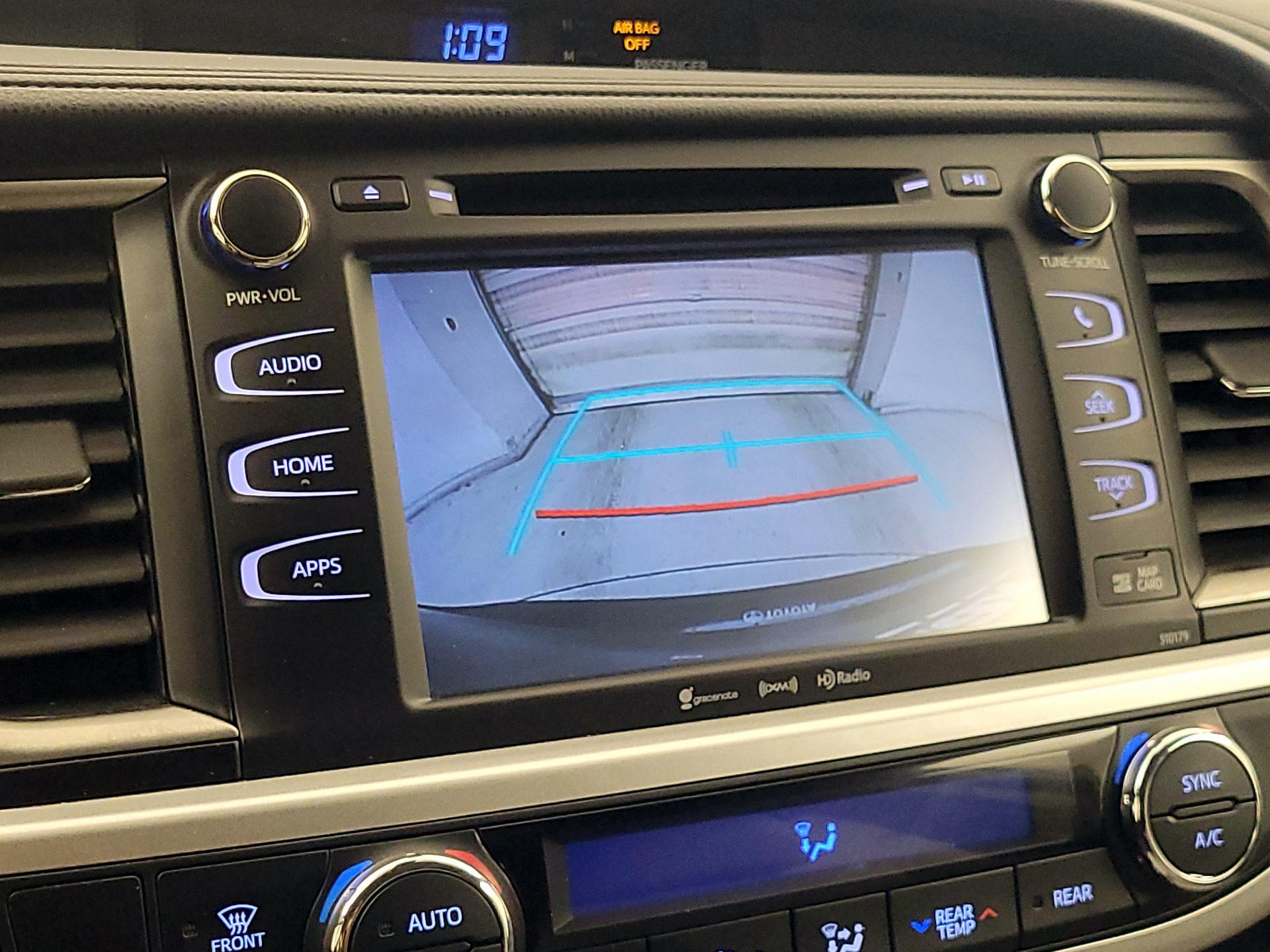 Thumbnail: 2018 Toyota Highlander - 14