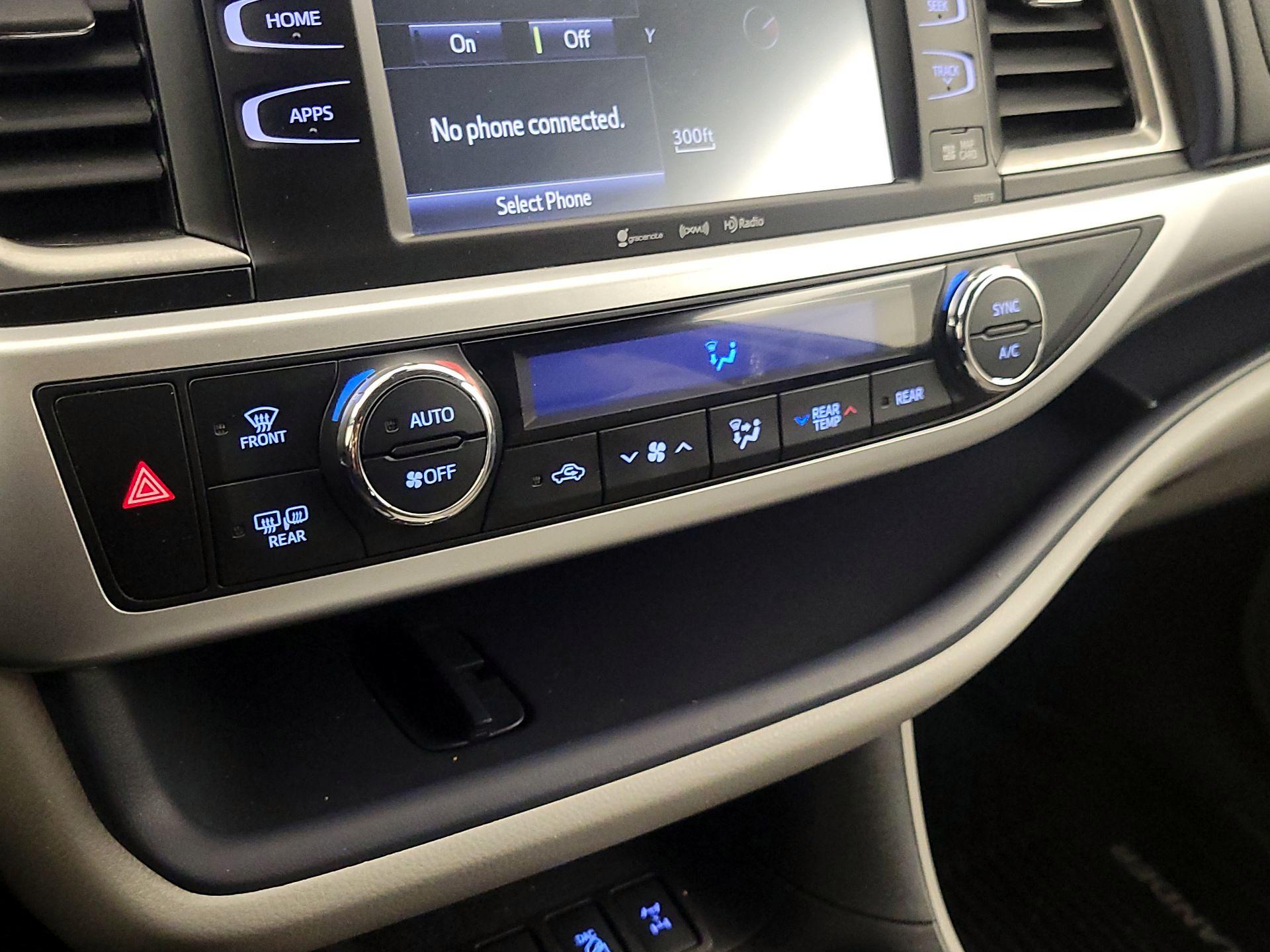 Thumbnail: 2018 Toyota Highlander - 16