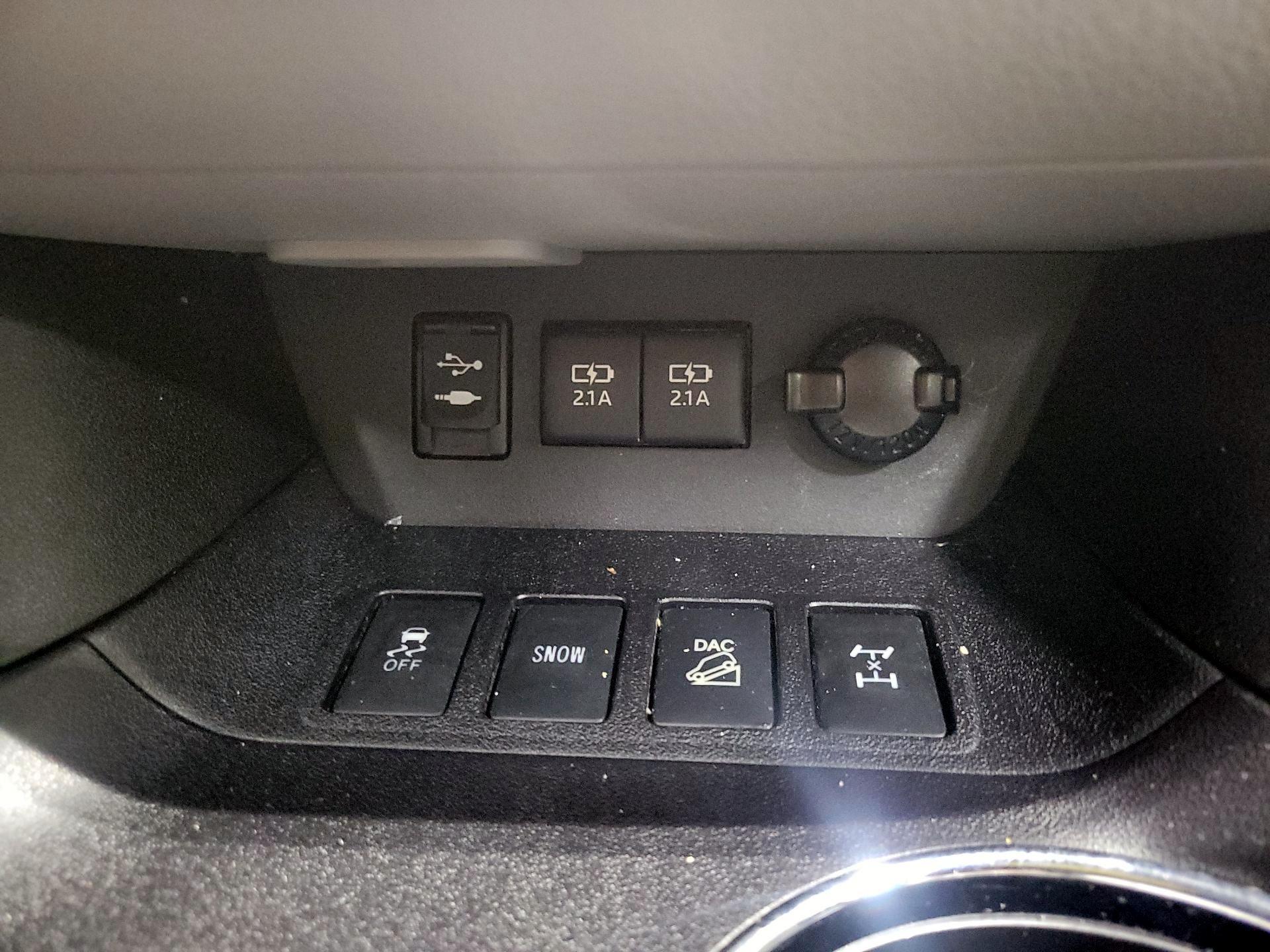 Thumbnail: 2018 Toyota Highlander - 18