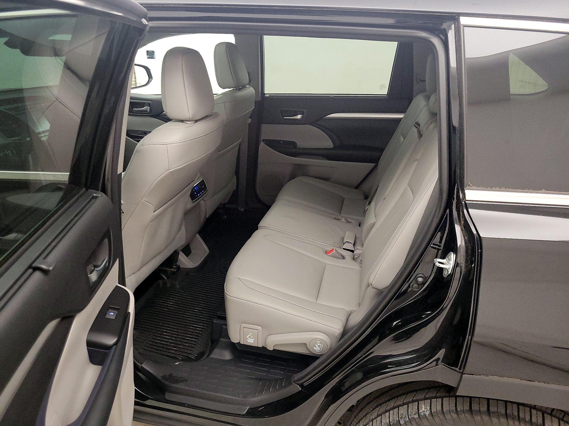 Thumbnail: 2018 Toyota Highlander - 20