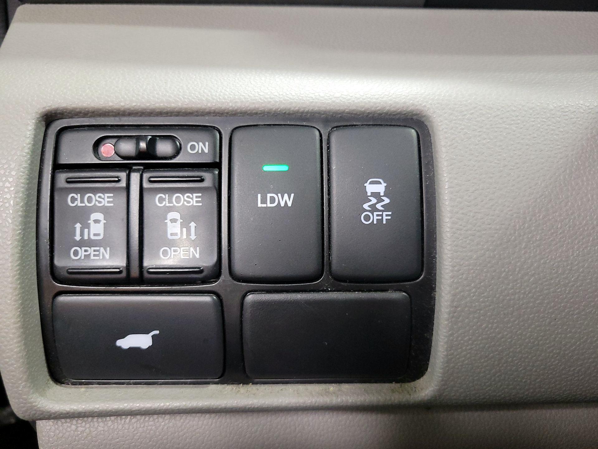 Thumbnail: 2015 Honda Odyssey - 13