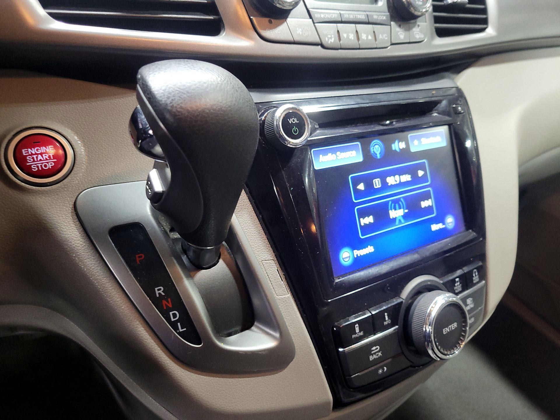 Thumbnail: 2015 Honda Odyssey - 17