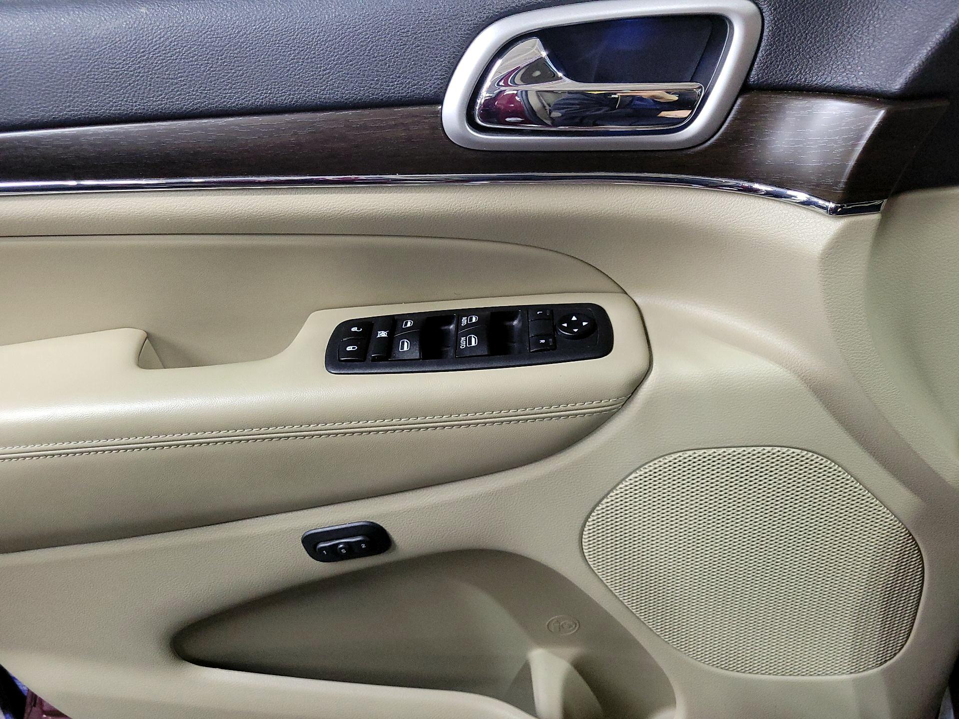 Thumbnail: 2018 Jeep Grand Cherokee - 12