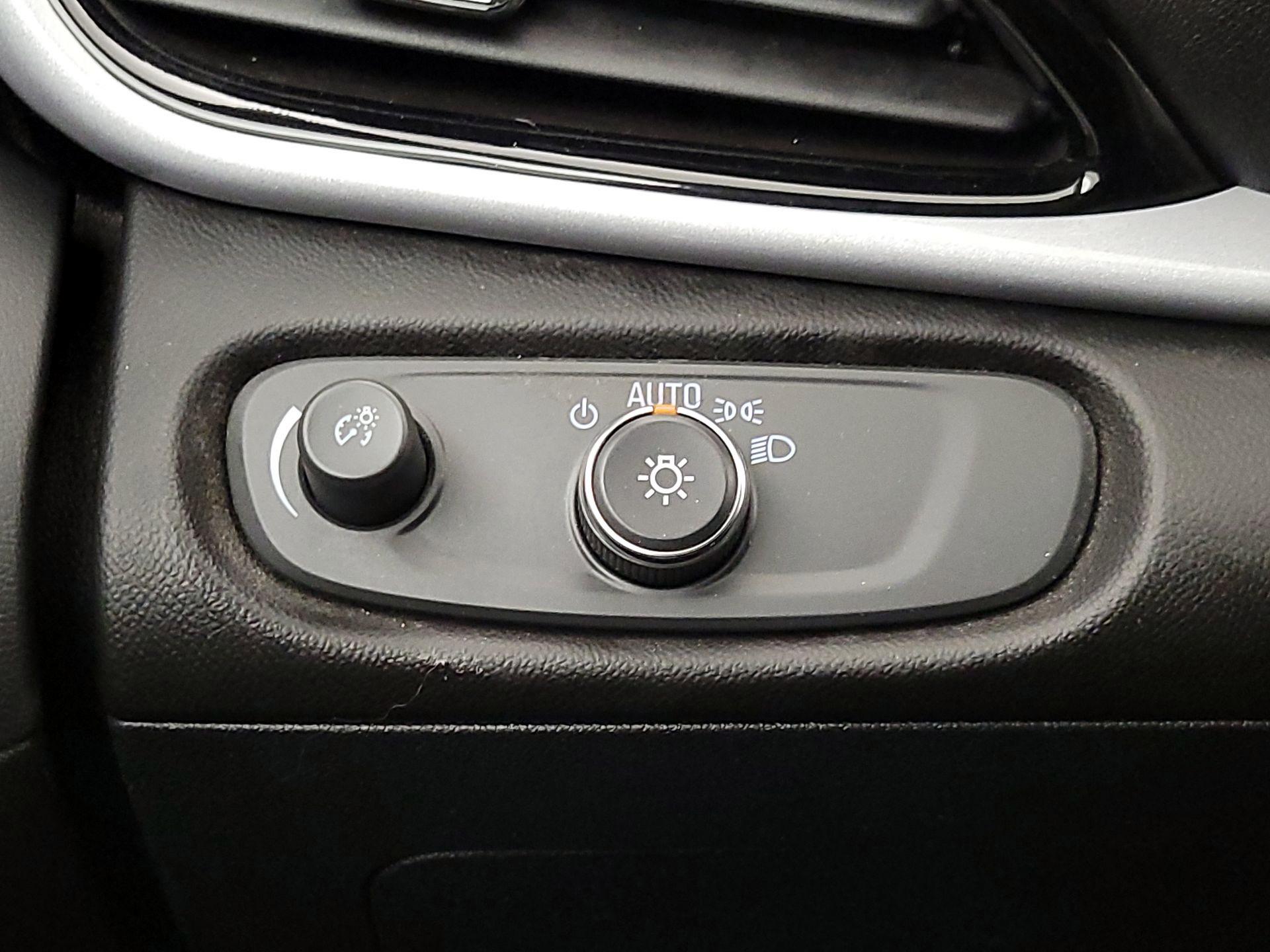 Thumbnail: 2017 Chevrolet Volt - 13