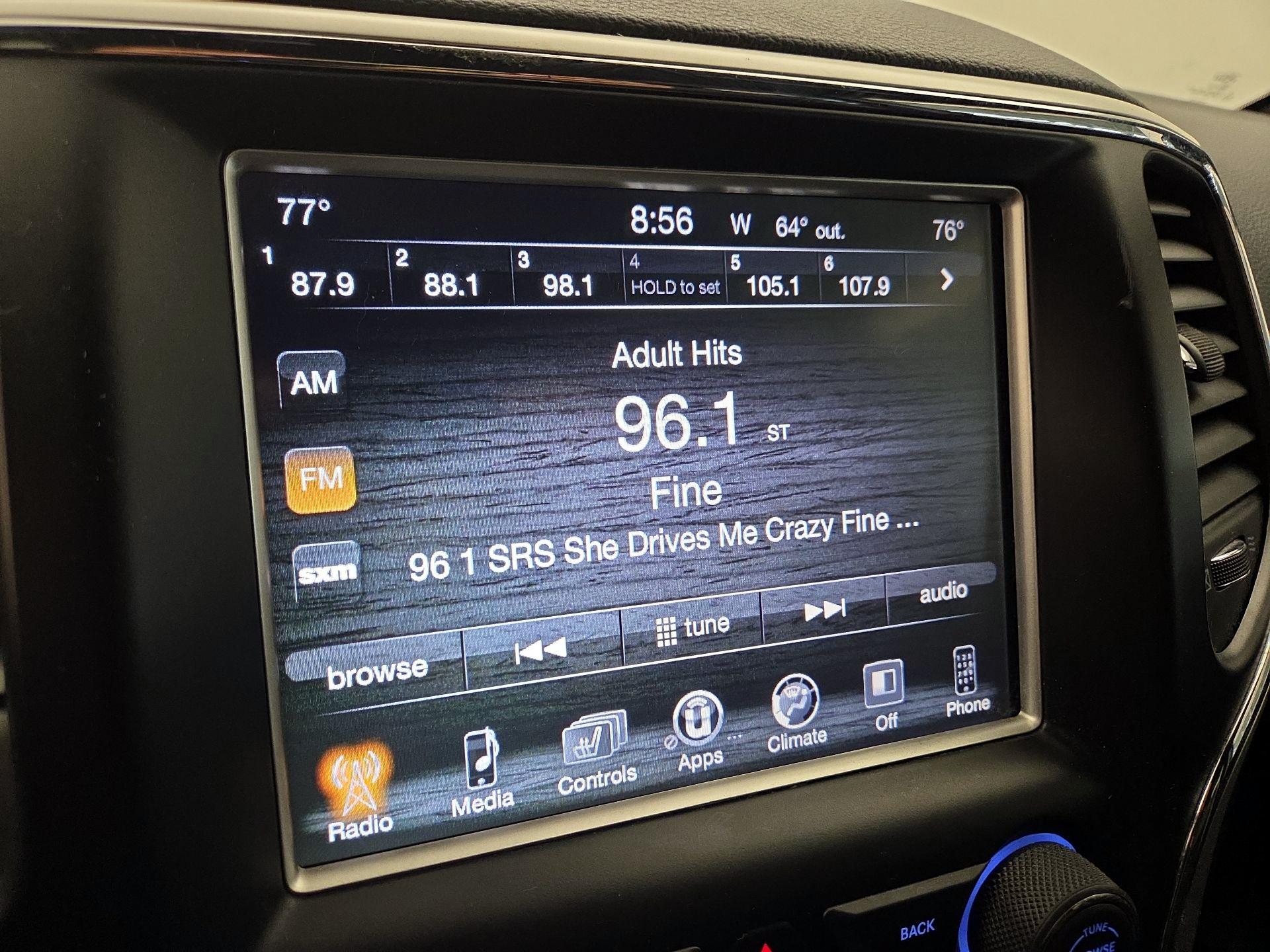 Thumbnail: 2015 Jeep Grand Cherokee - 14